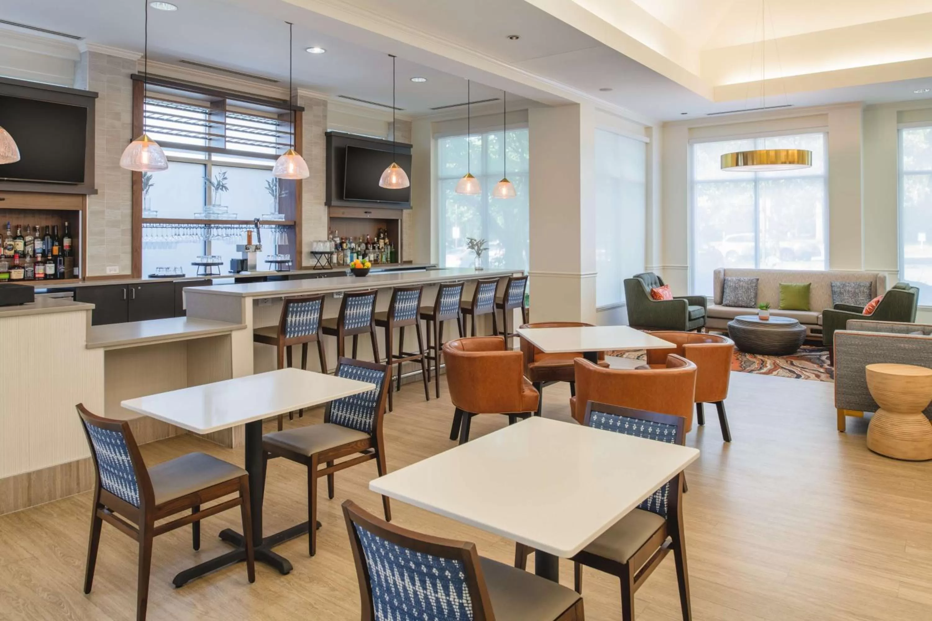 Lounge or bar in Hilton Garden Inn Portland Lake Oswego