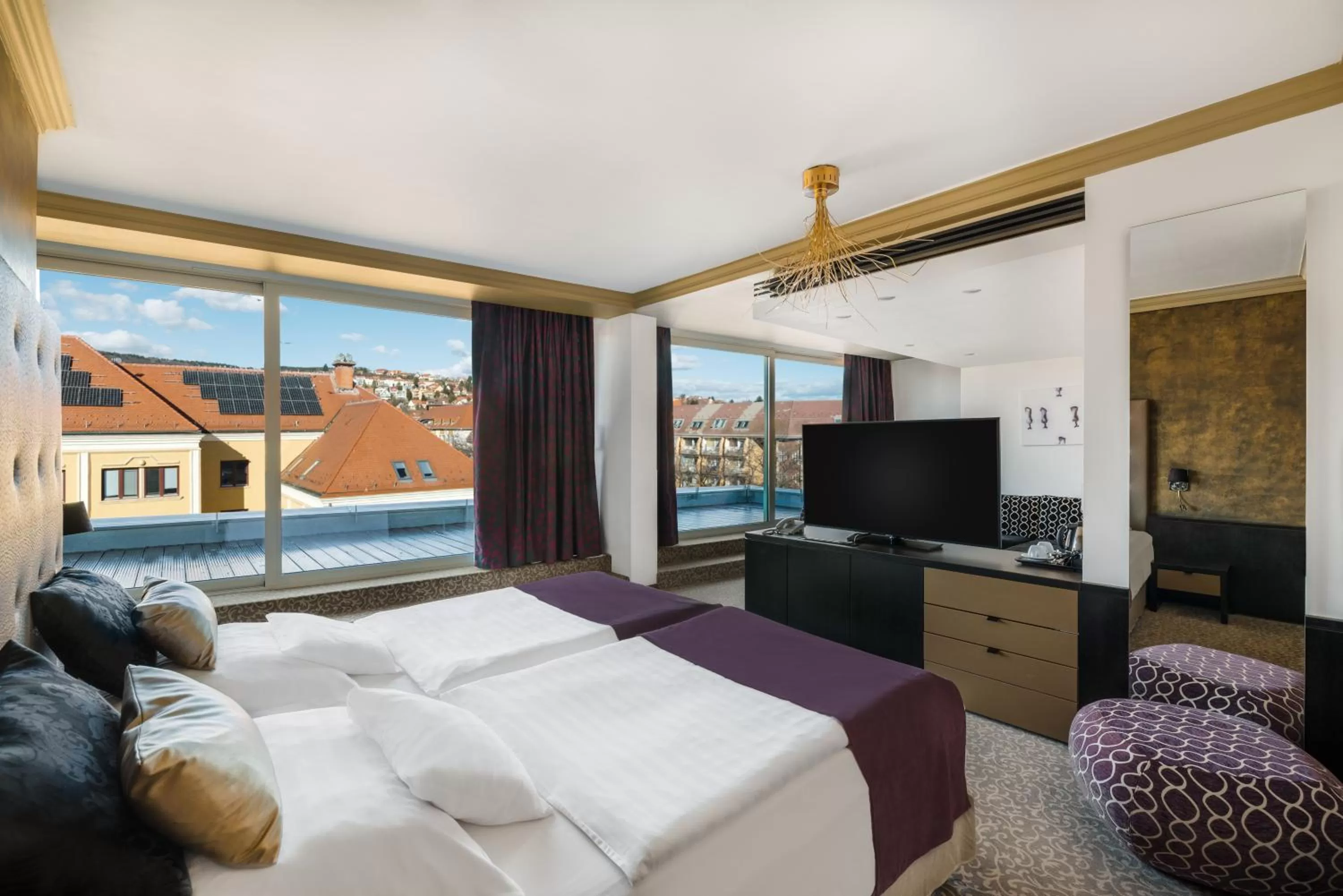 Photo of the whole room, Bed in Corso Hotel Pécs