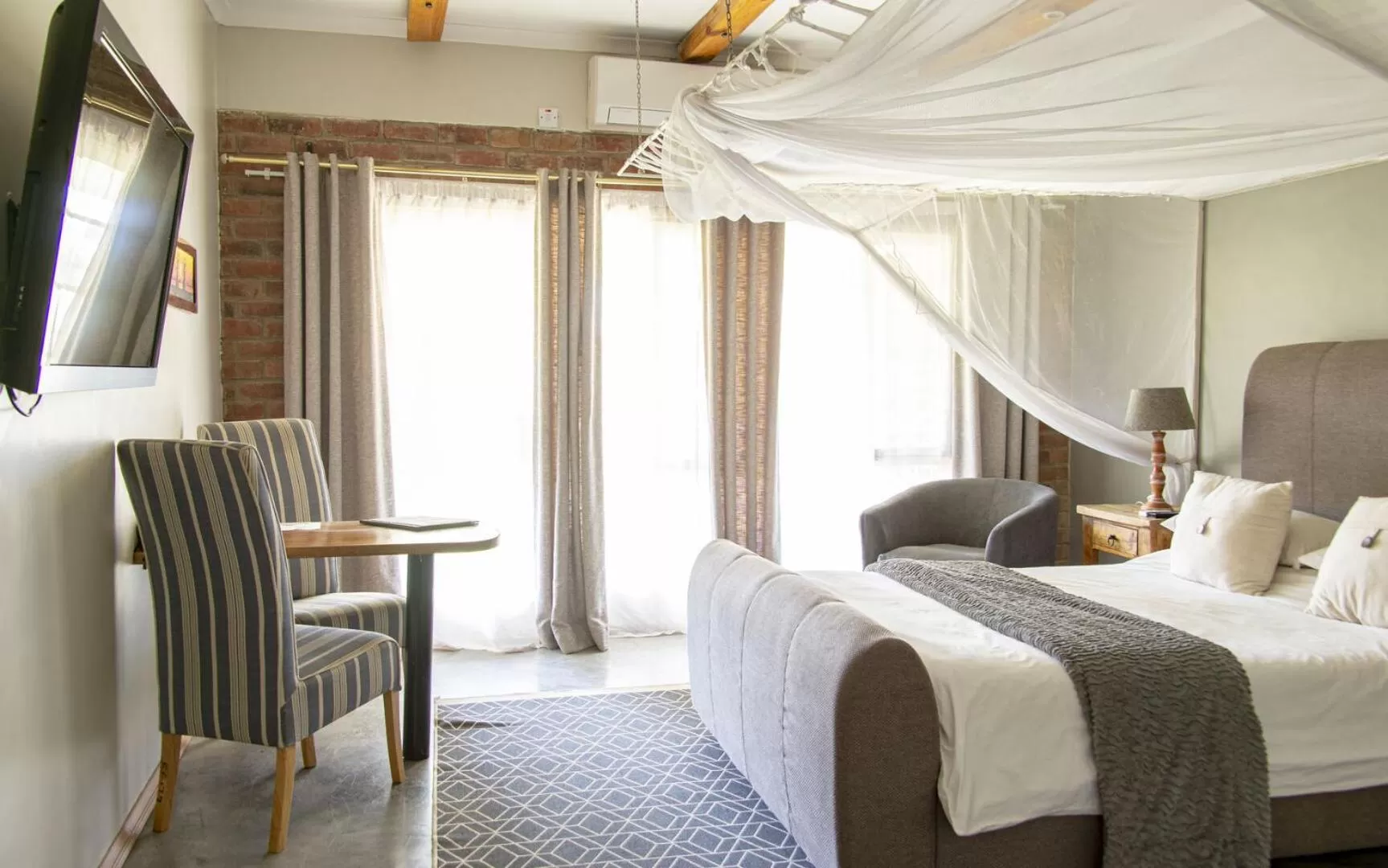 Bed in The Leslie - Bed & Breakfast