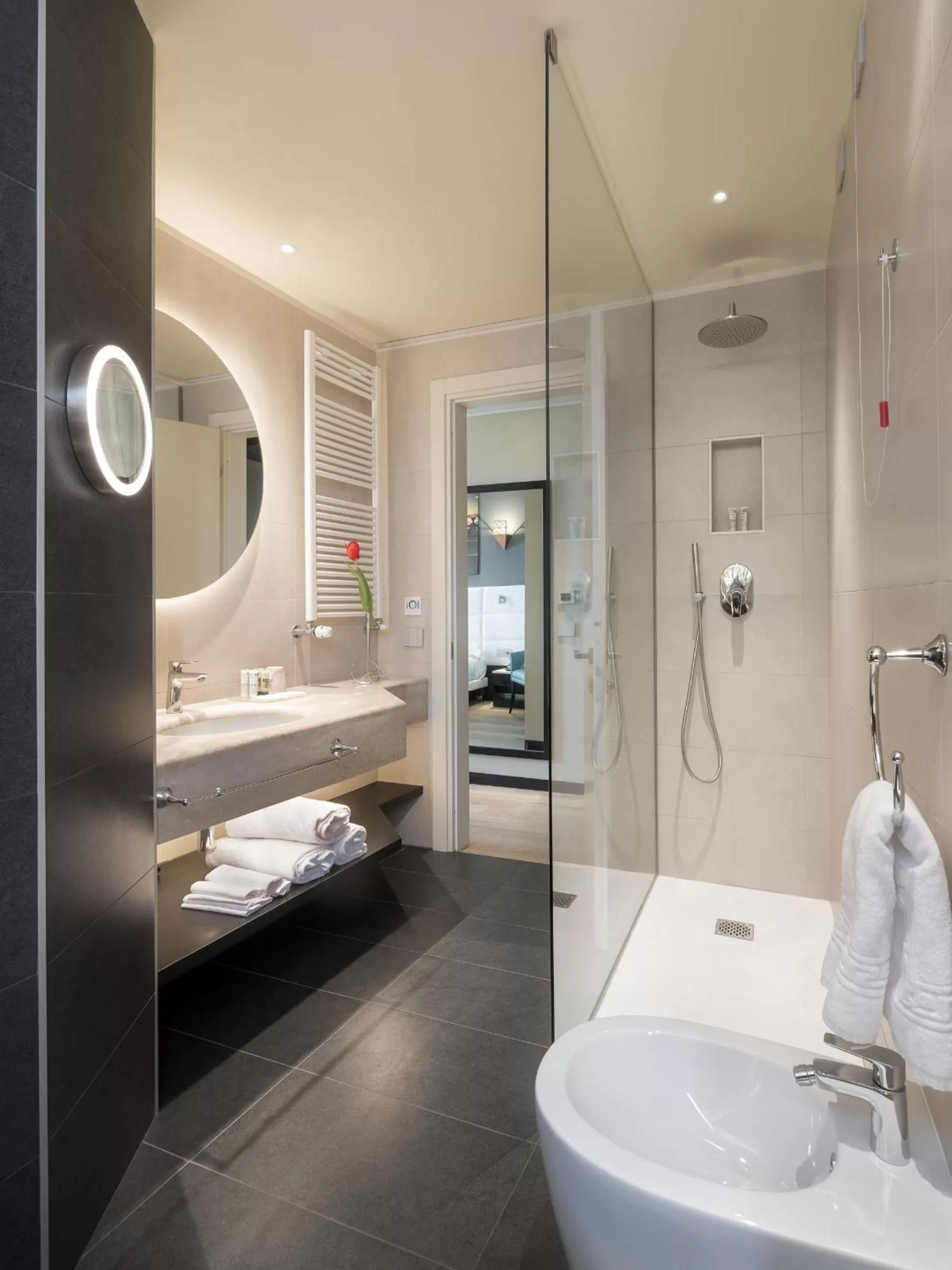 Bathroom, Bed in Sangallo Palace