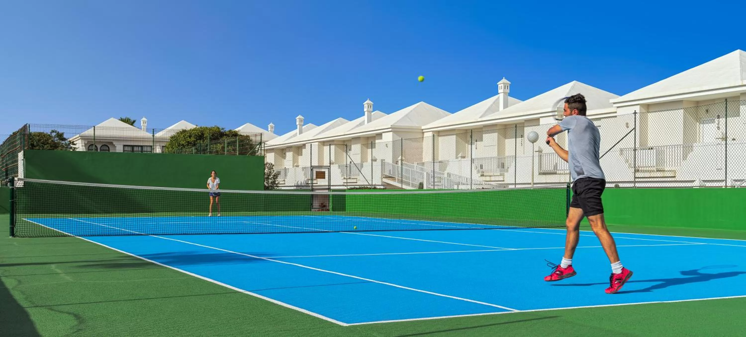 Tennis court in H10 Ocean Suites