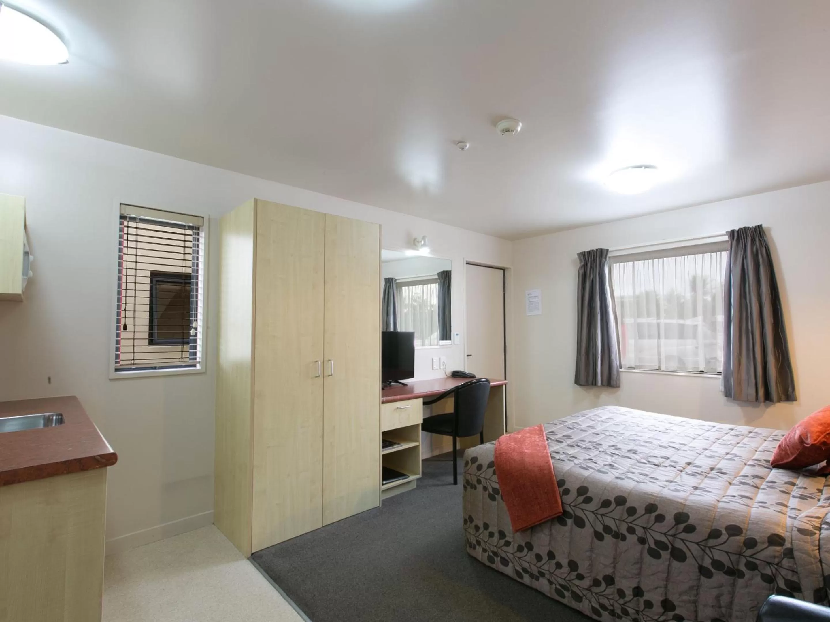 Photo of the whole room, Bed in Bella Vista Motel Hokitika