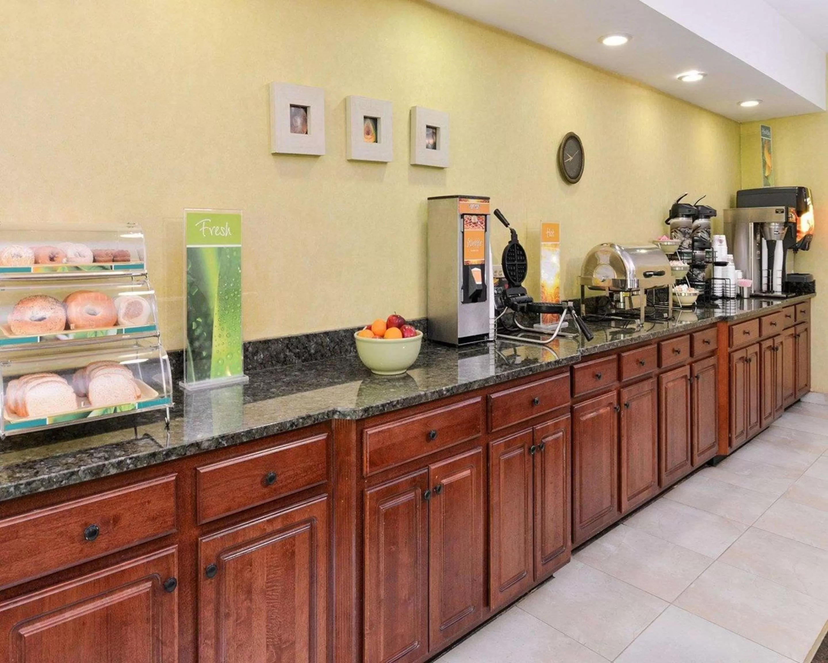 Restaurant/places to eat in Quality Suites Stratford