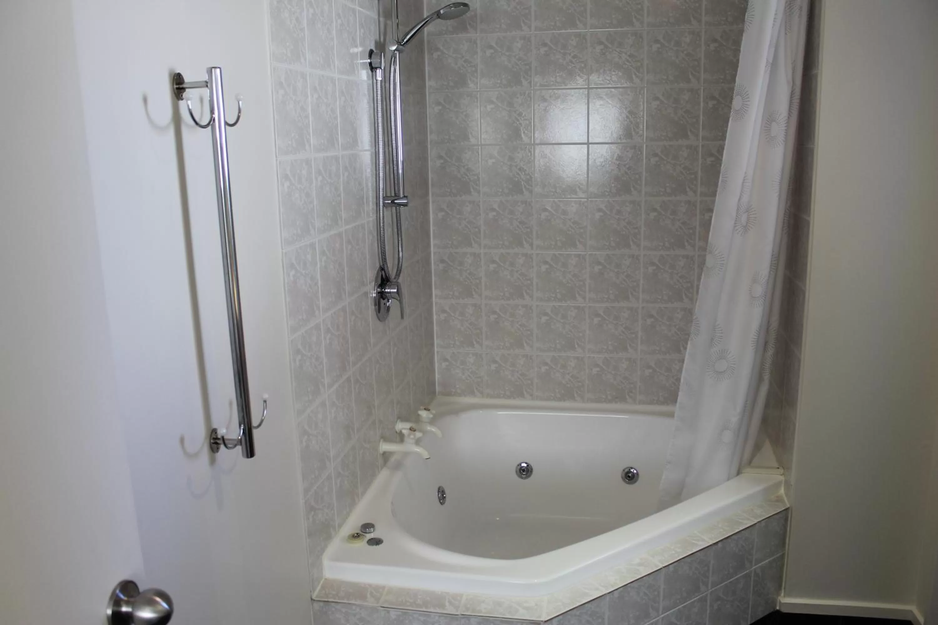 Superior One-Bedroom Apartment with Spa Bath in Alpine Rose Motel