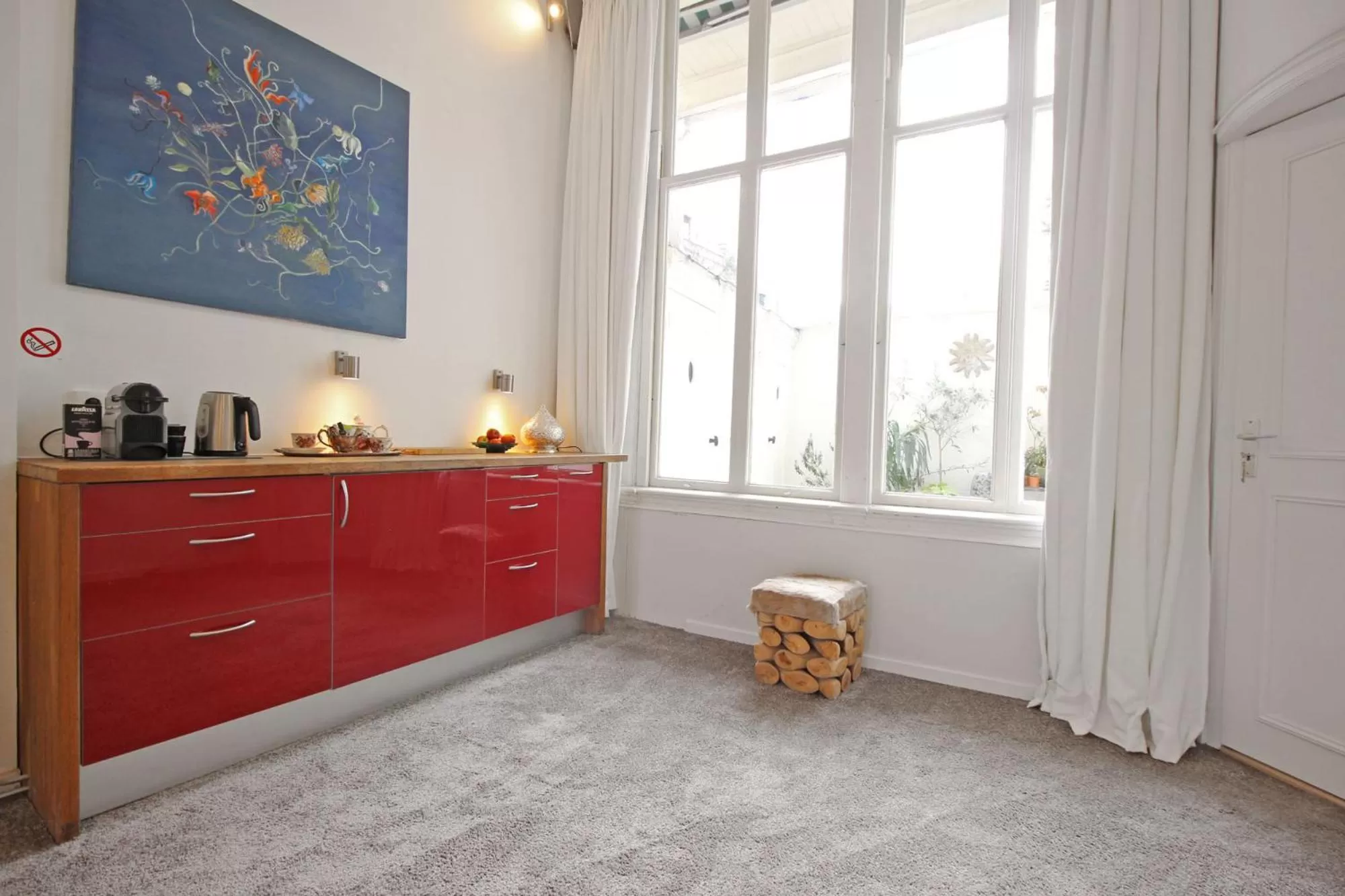 Kitchen or kitchenette in Cozy Jordaan canalhouse near Anne Frank House