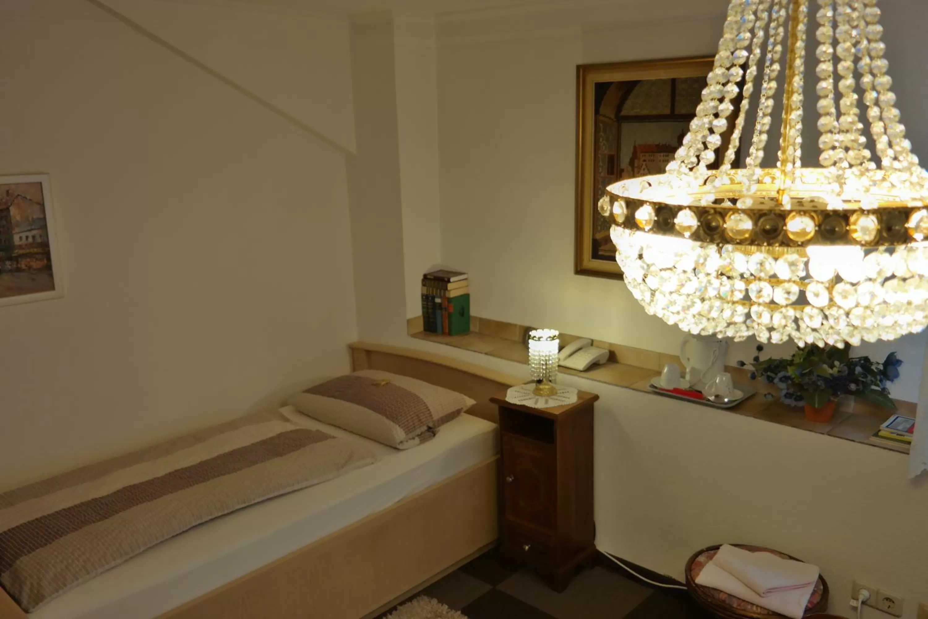 Bed in Am Hallenbad Hotel garni