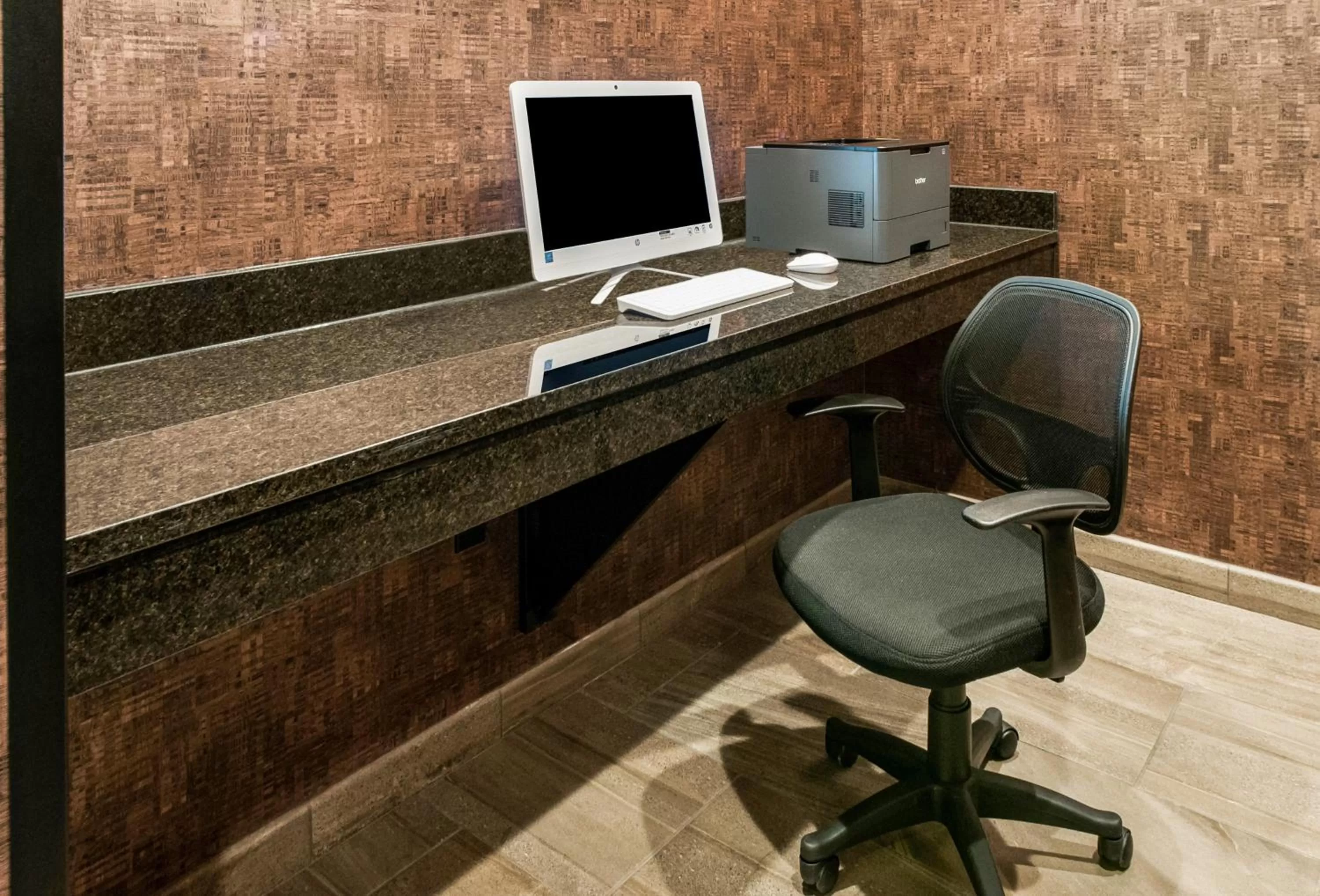 Business facilities in Cobblestone Hotel & Suites Appleton International Airport