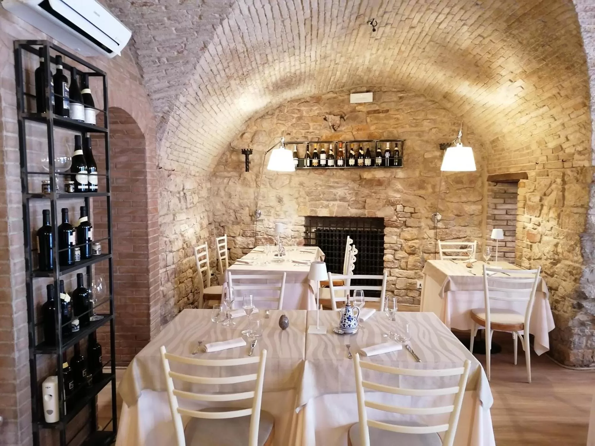 Restaurant/places to eat in Asisium Boutique Hotel