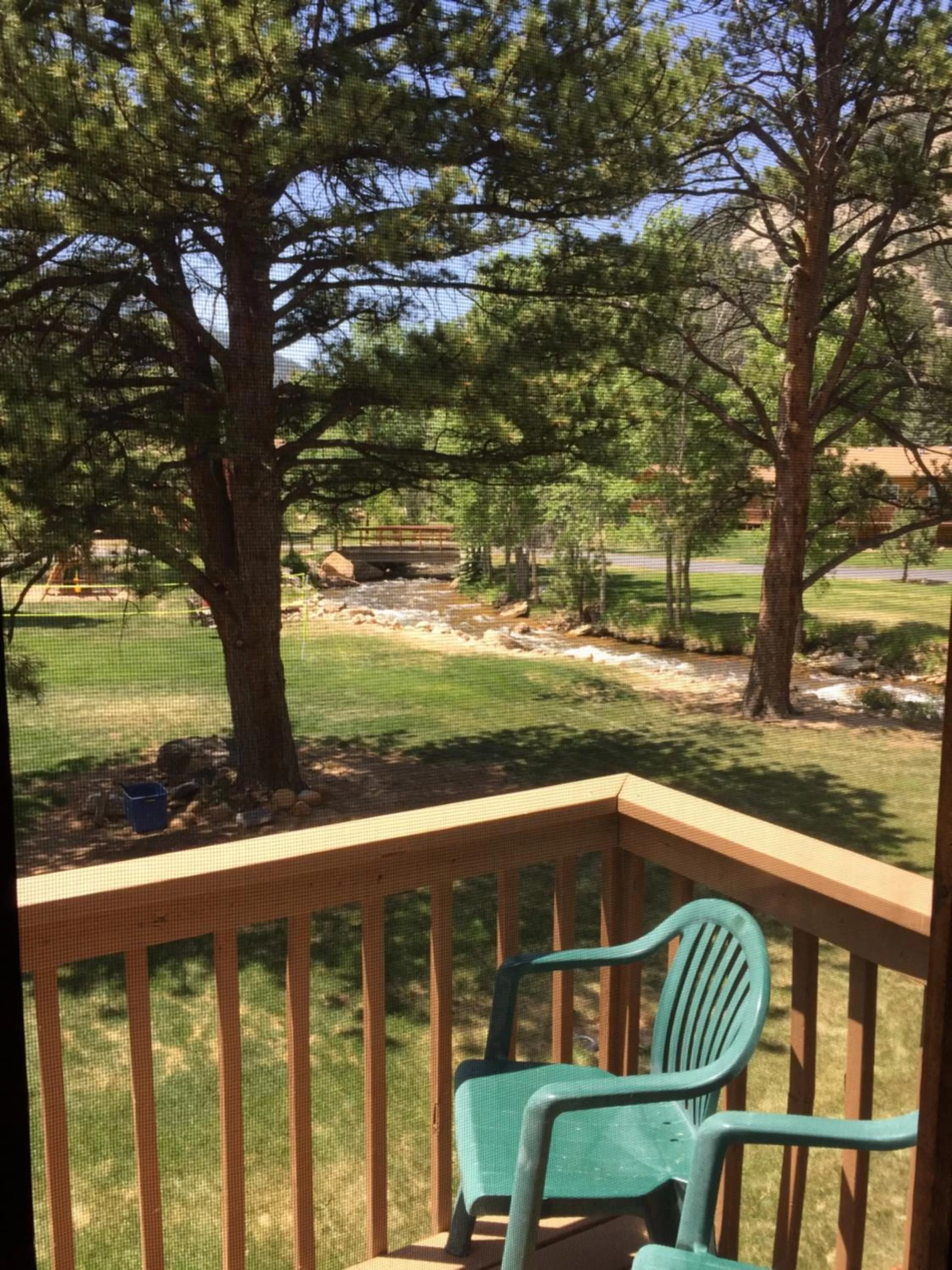 4 Seasons Inn on Fall River