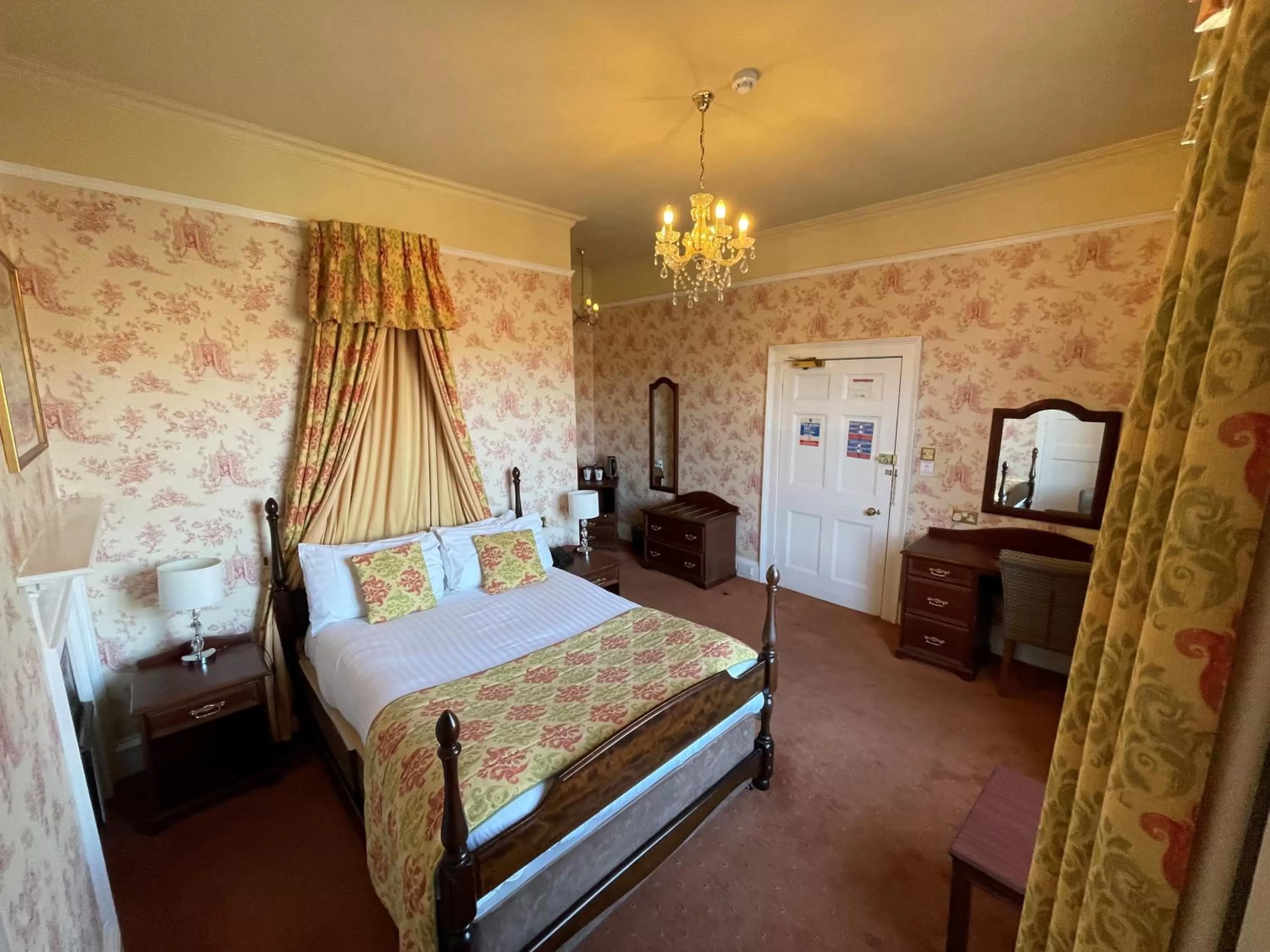 Deluxe Double Room in Milford Hall Salisbury