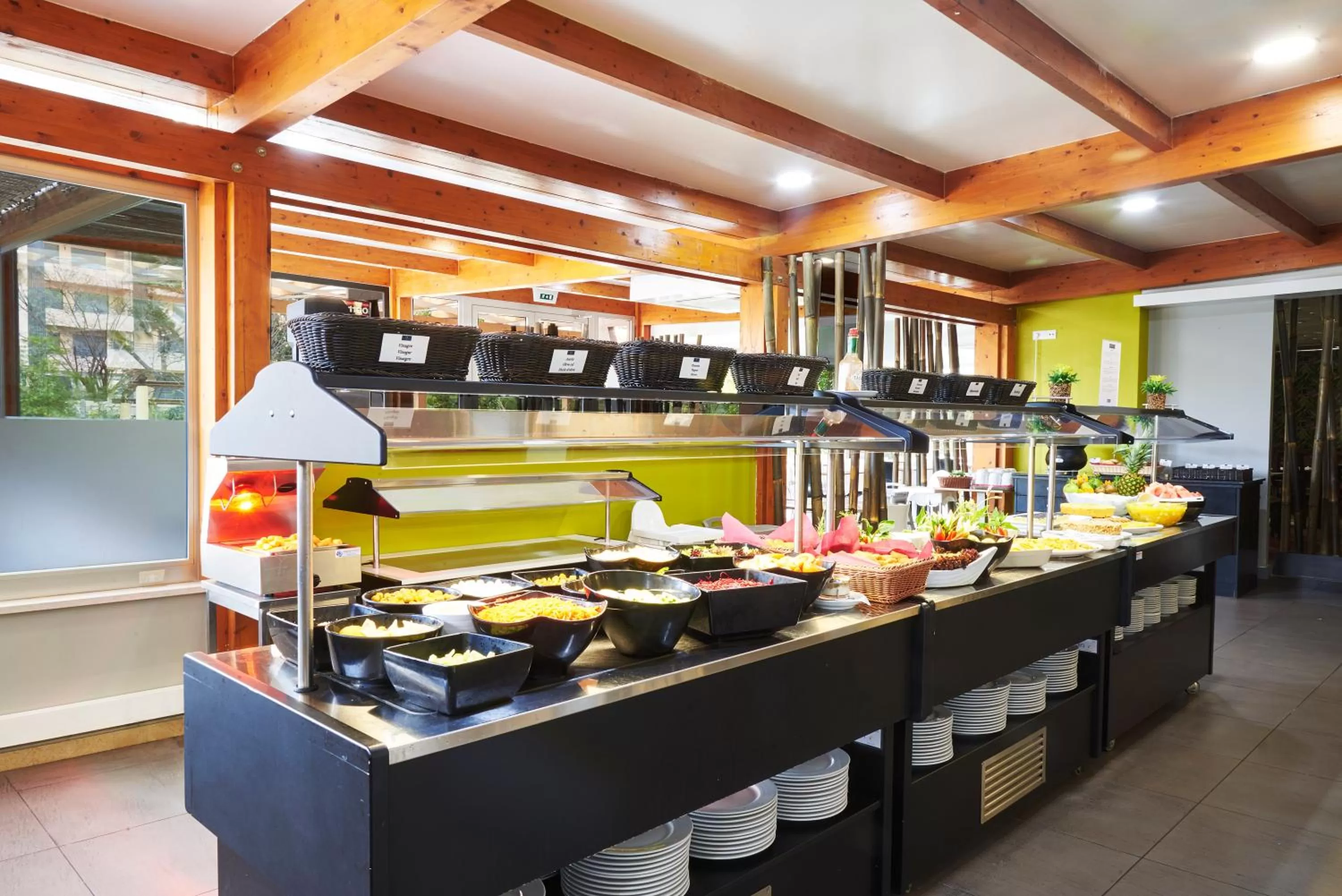 Restaurant/places to eat in RR Club Amarilis