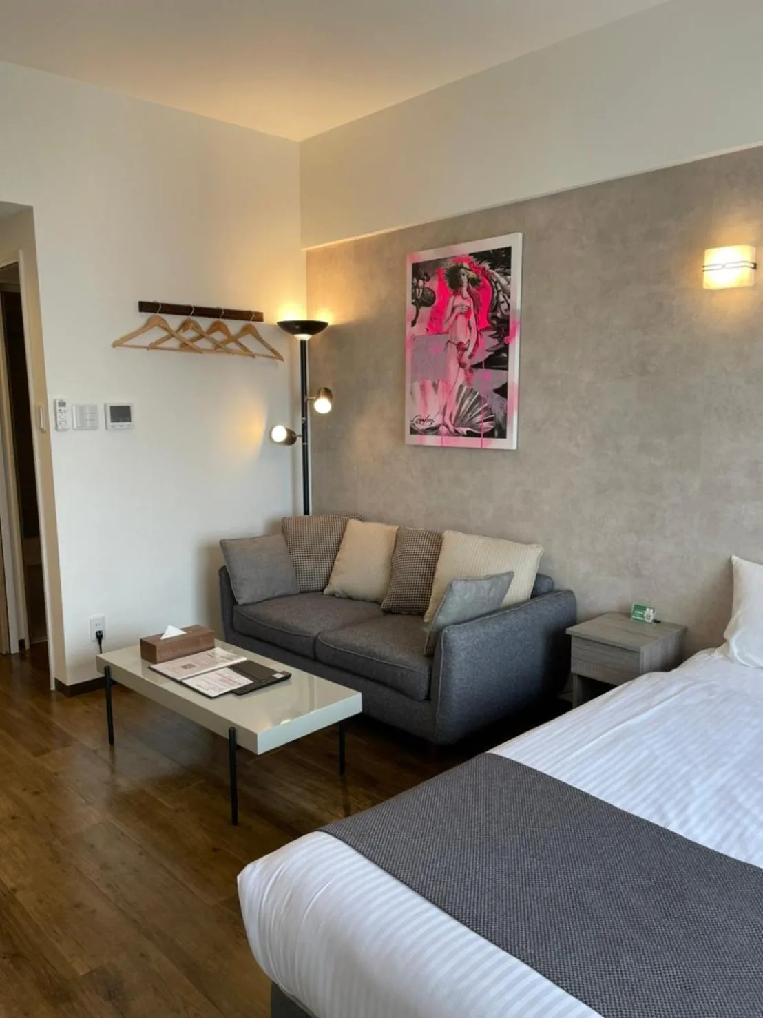 Photo of the whole room, Bed in New Normal Hotel in NAMINOUE ニューノーマルホテルイン波の上