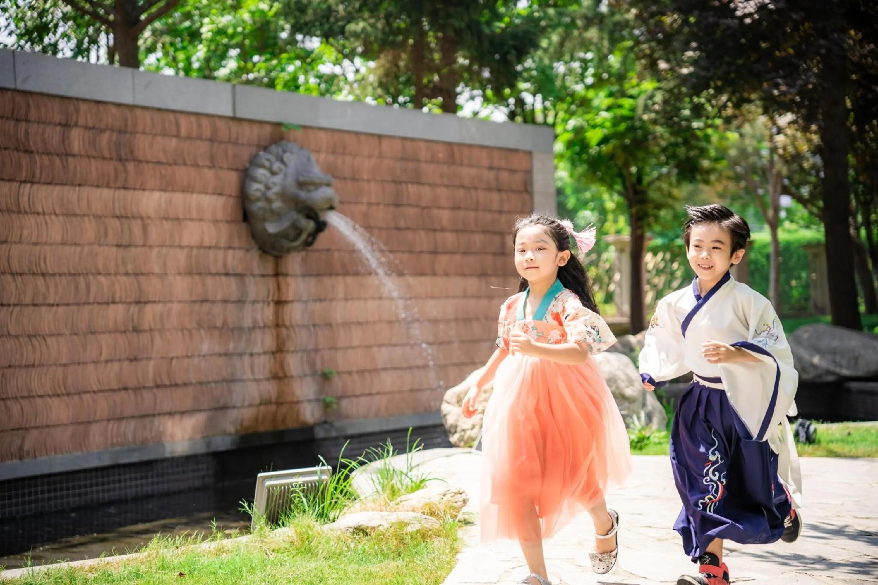 children in Shangri-La Xian