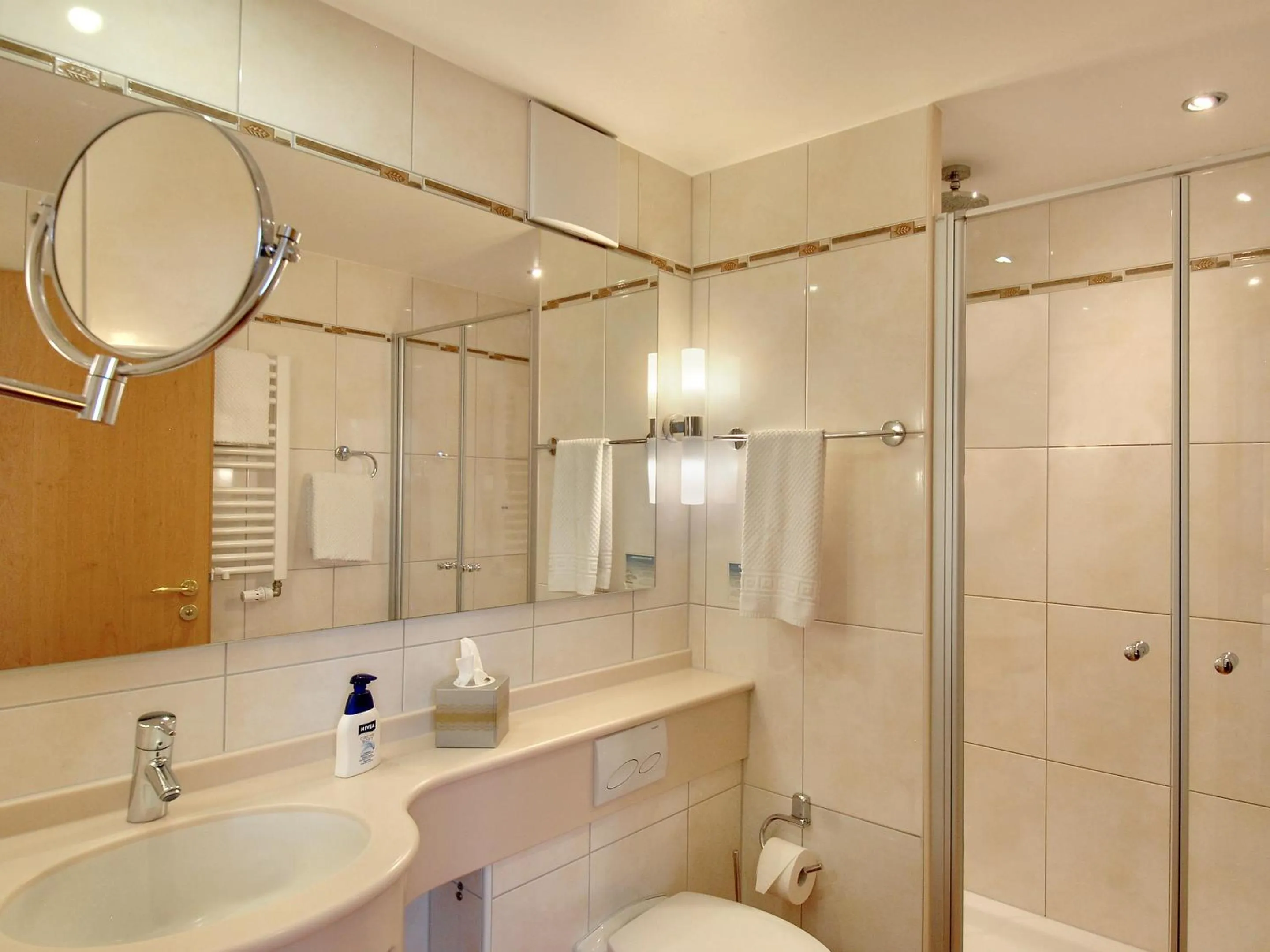 Bathroom in Hotel Kriemhild am Hirschgarten