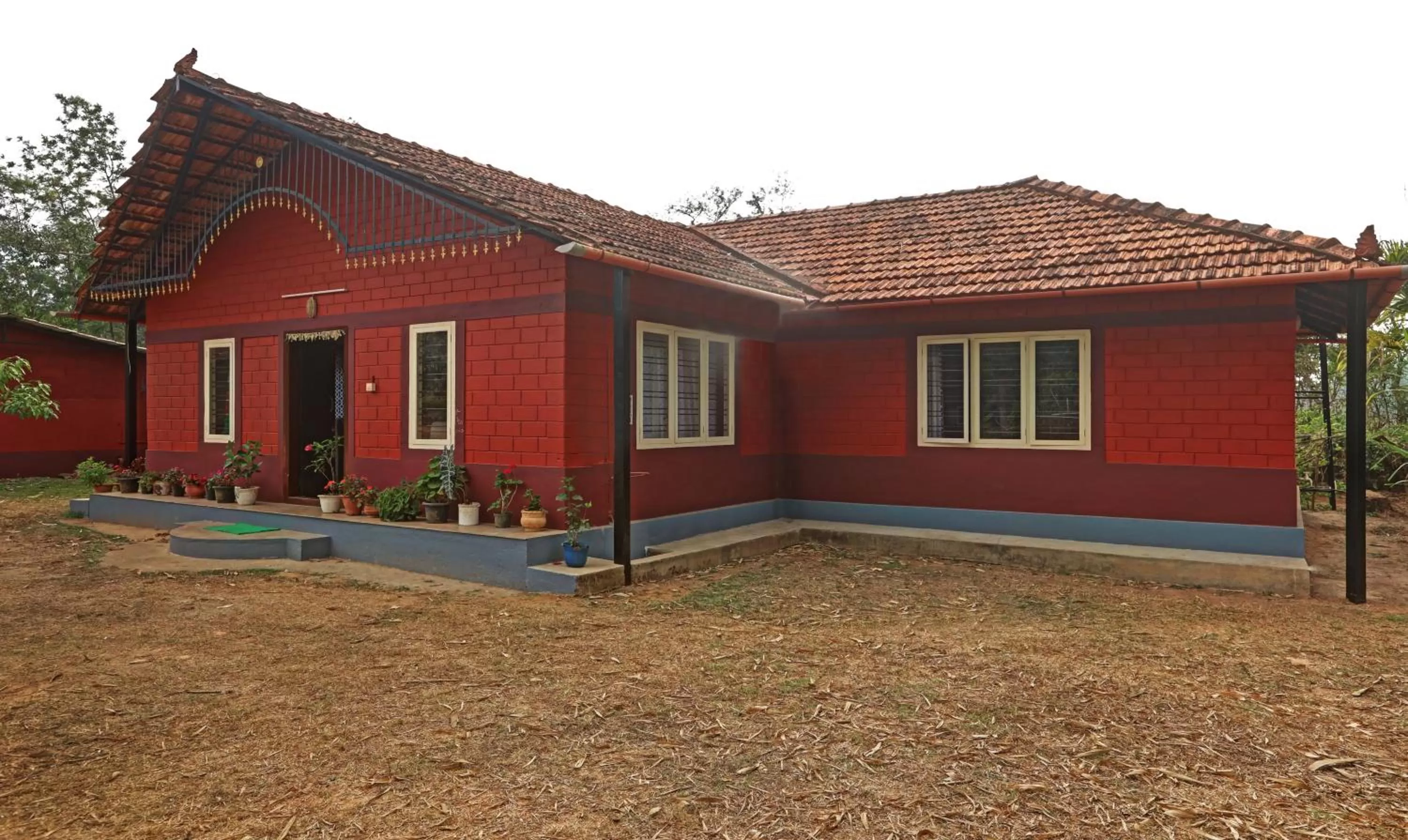 Property building in Hotel Allaranda Homestay