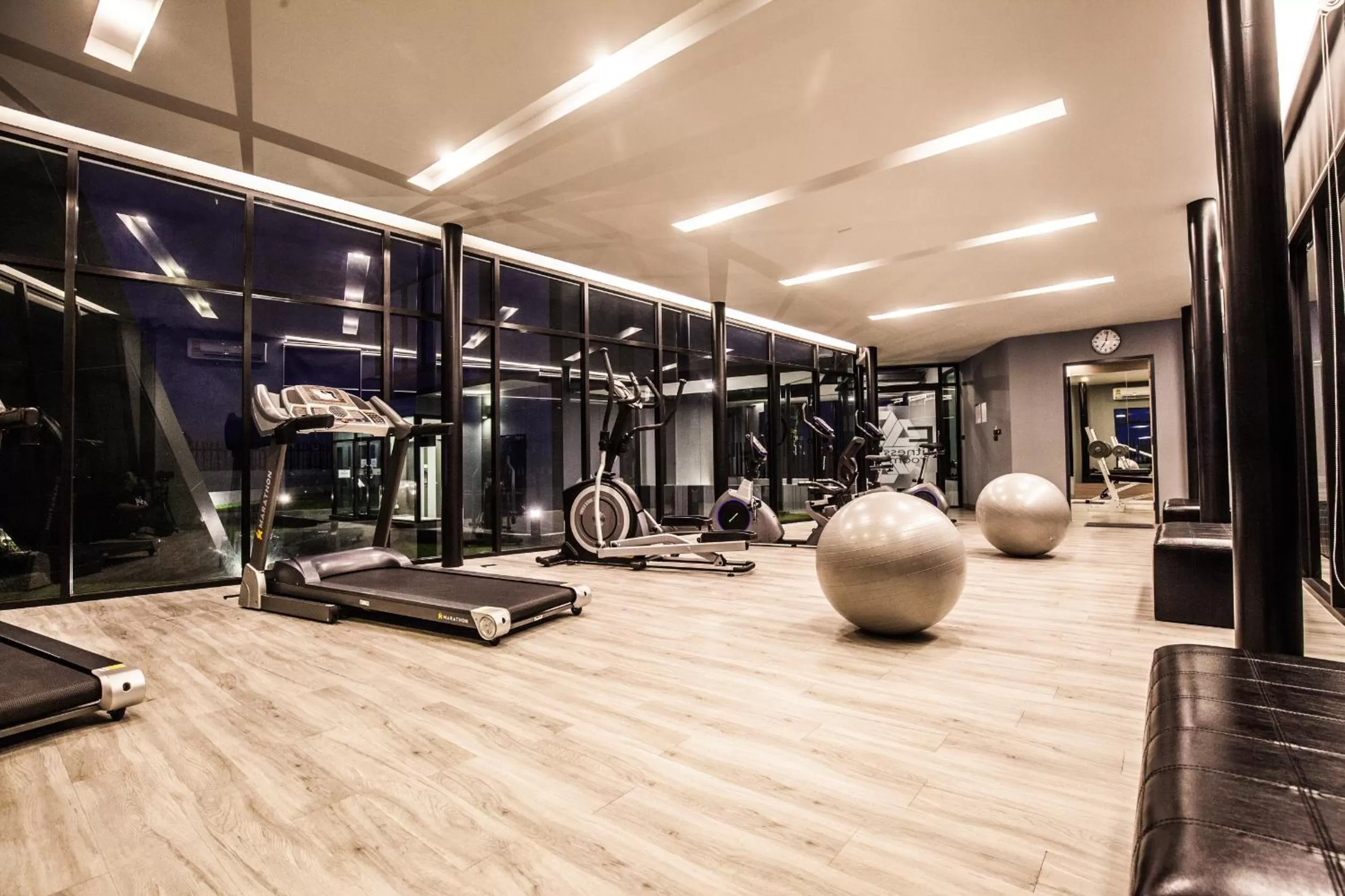 Fitness centre/facilities in De Botan Srinakarin Hotel & Residence