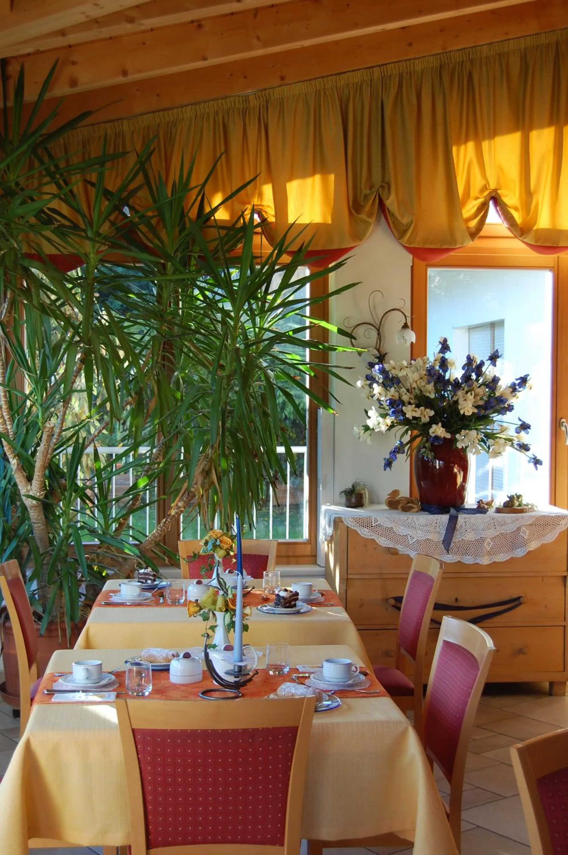 Restaurant/places to eat in Gardenhotel Premstaller