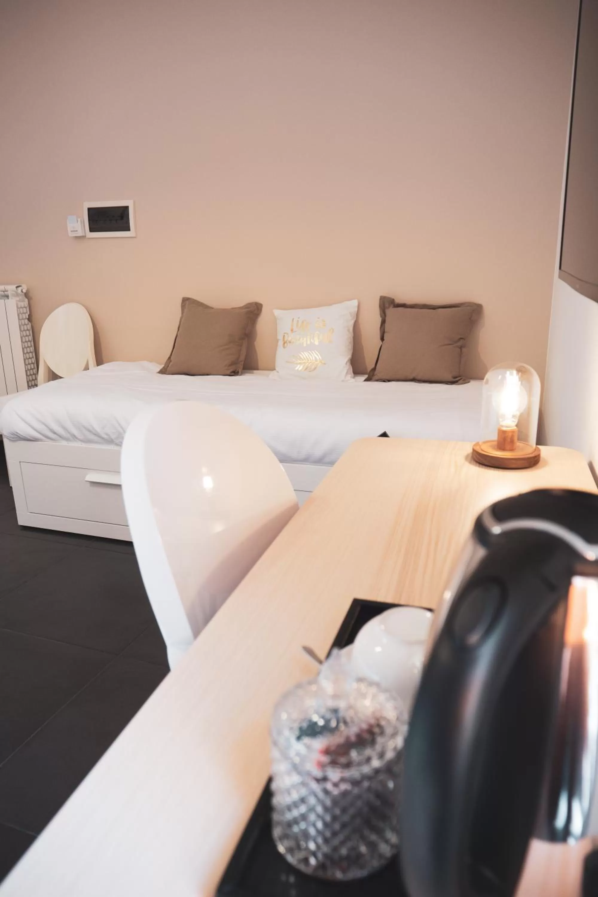 Photo of the whole room, Bed in DhOME B&B