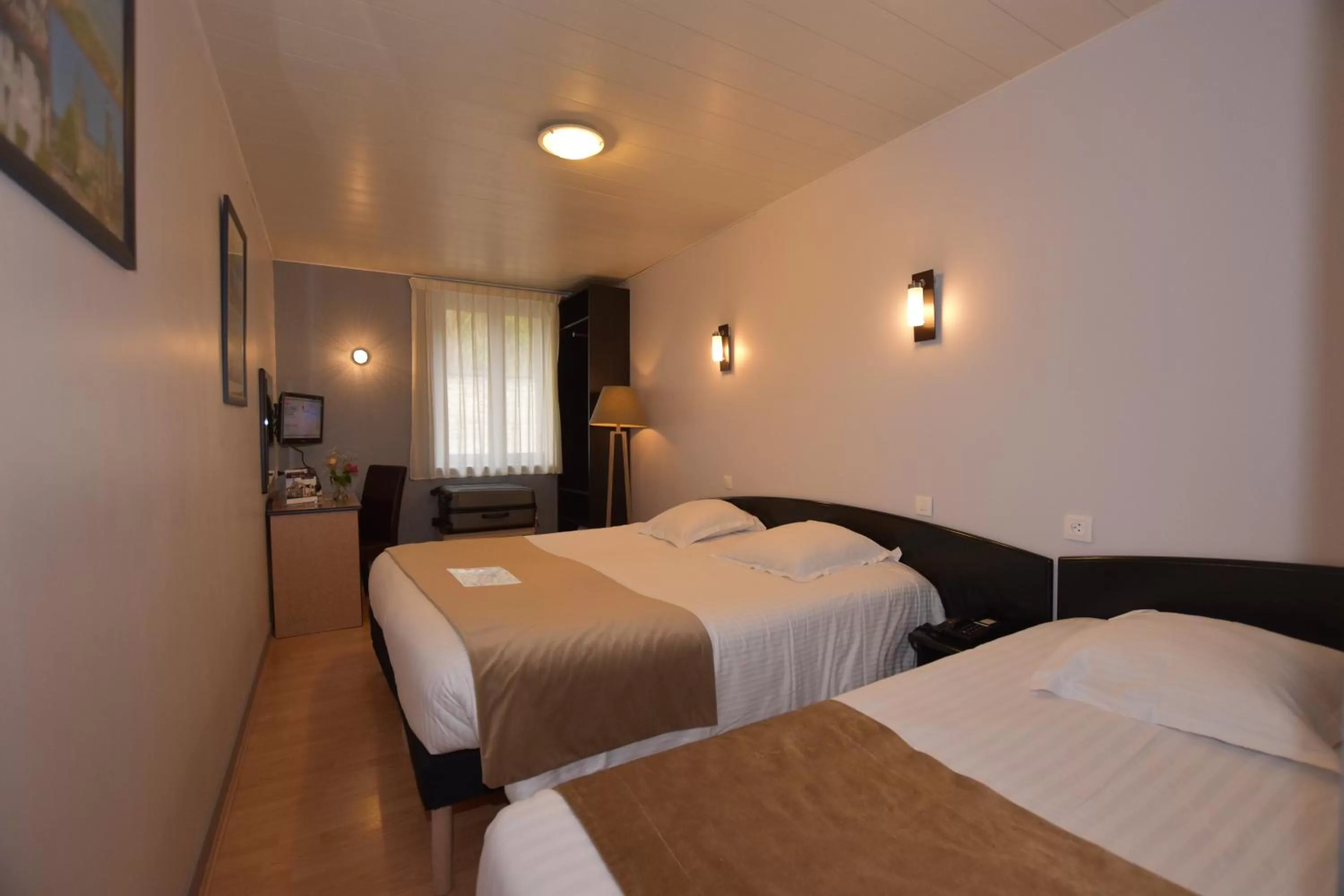 Photo of the whole room, Bed in Hôtel Le Bayeux