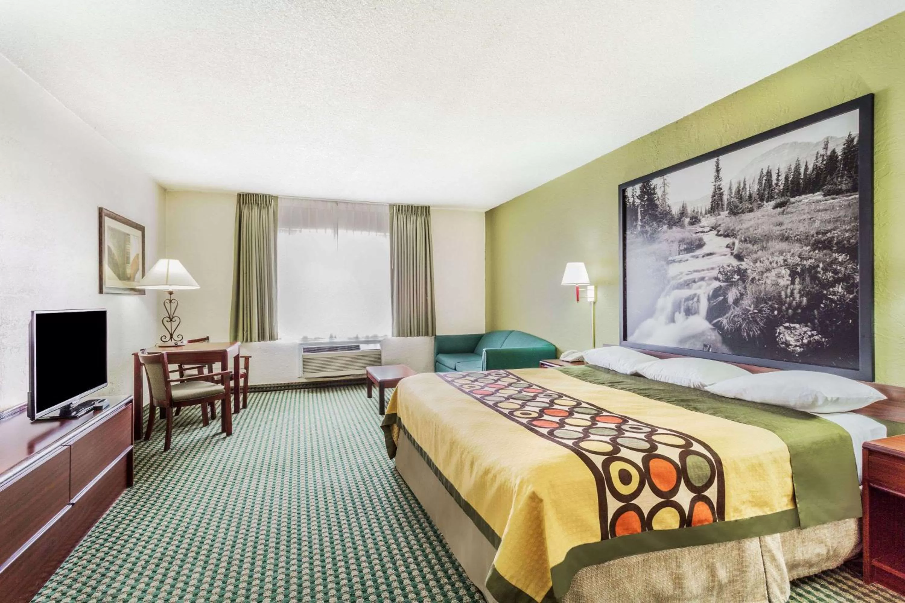 Photo of the whole room, Bed in Super 8 by Wyndham Wendover