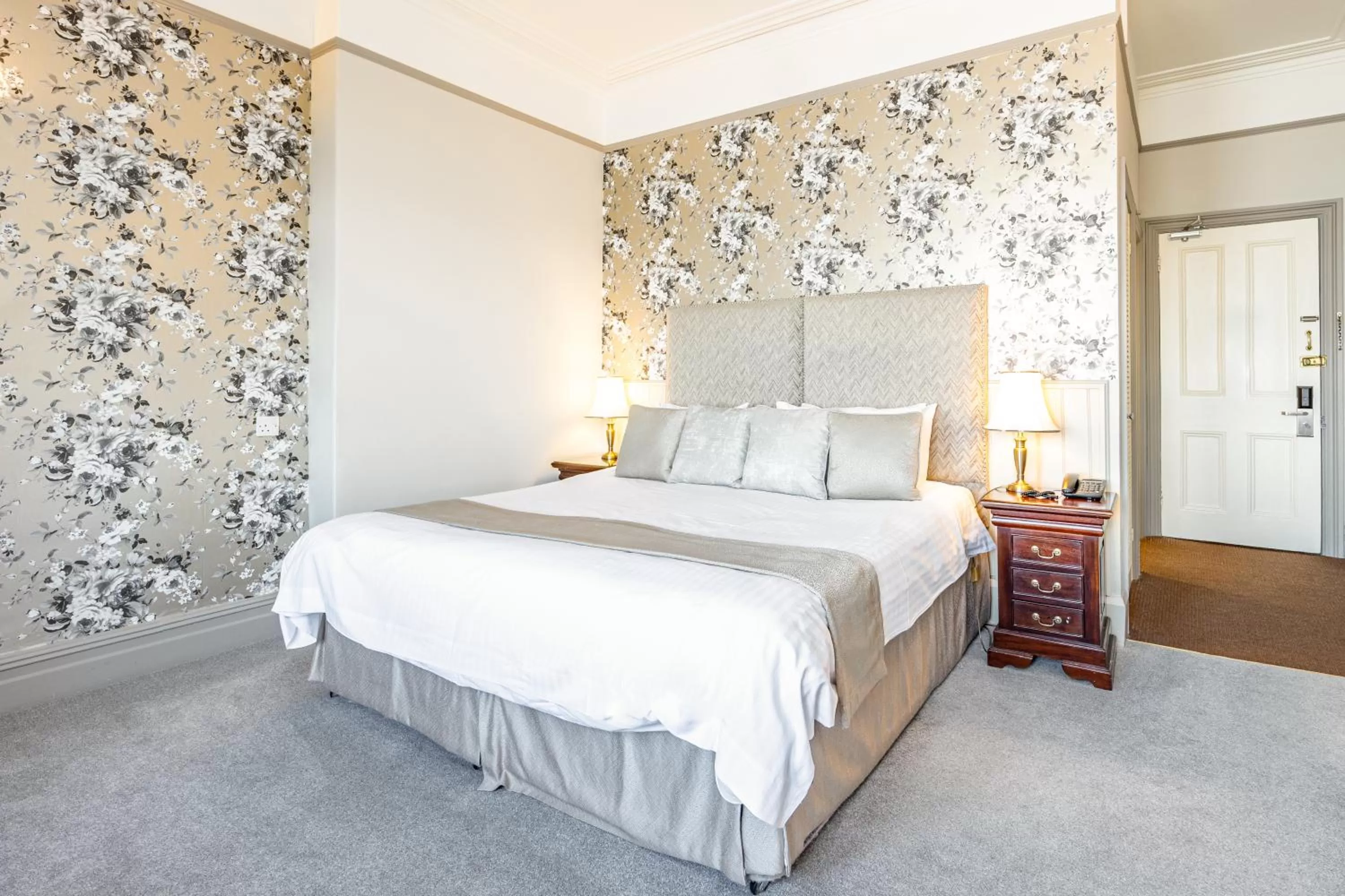 Bed in Best Western Walton Park Hotel