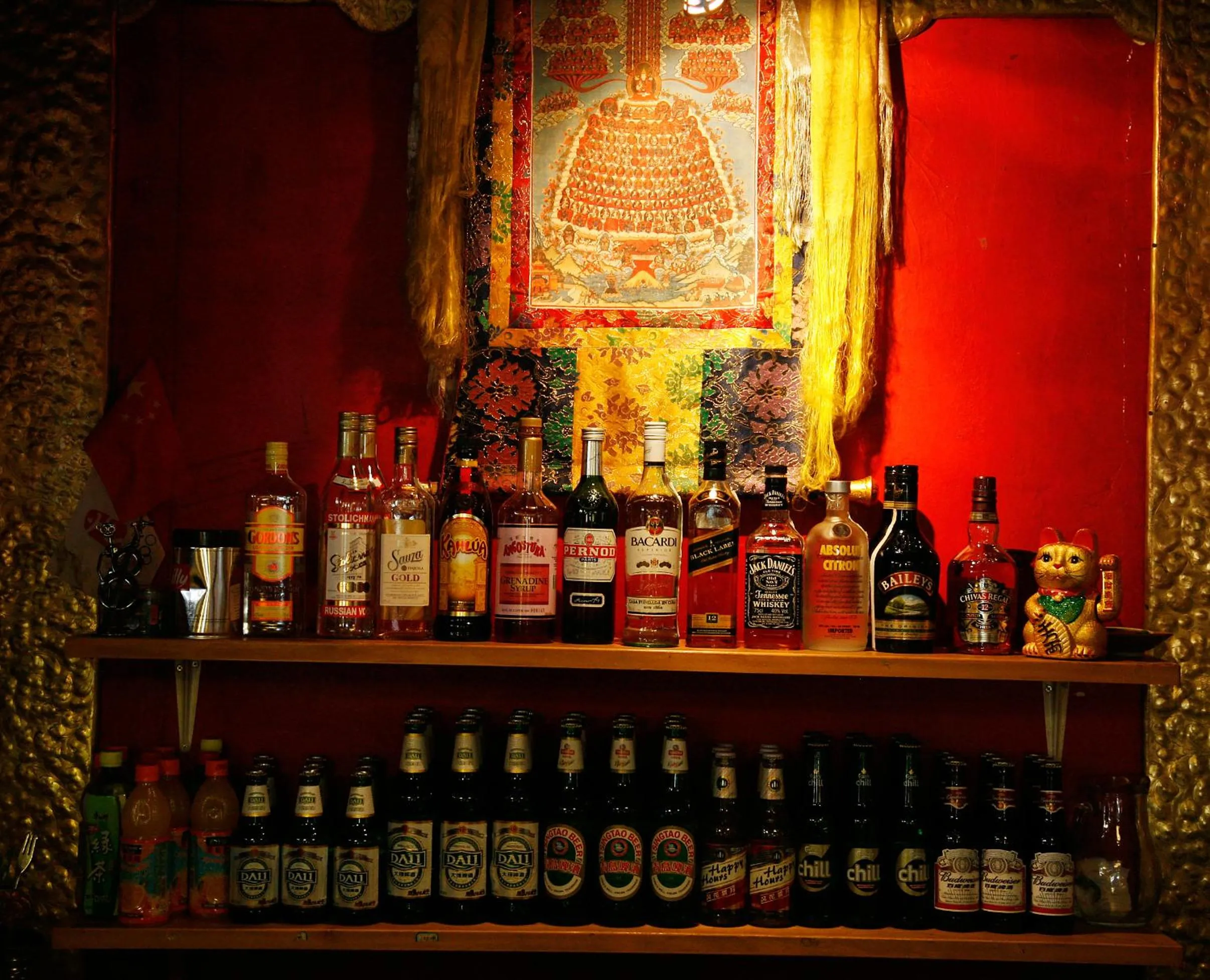 Lounge or bar in The Cloudland International Youth Hostel Close to the city center,15 min walks to the subway, Close to the night market, old street, green lake, English-speaking service, free Activity convenient payment and visa cards are accepted