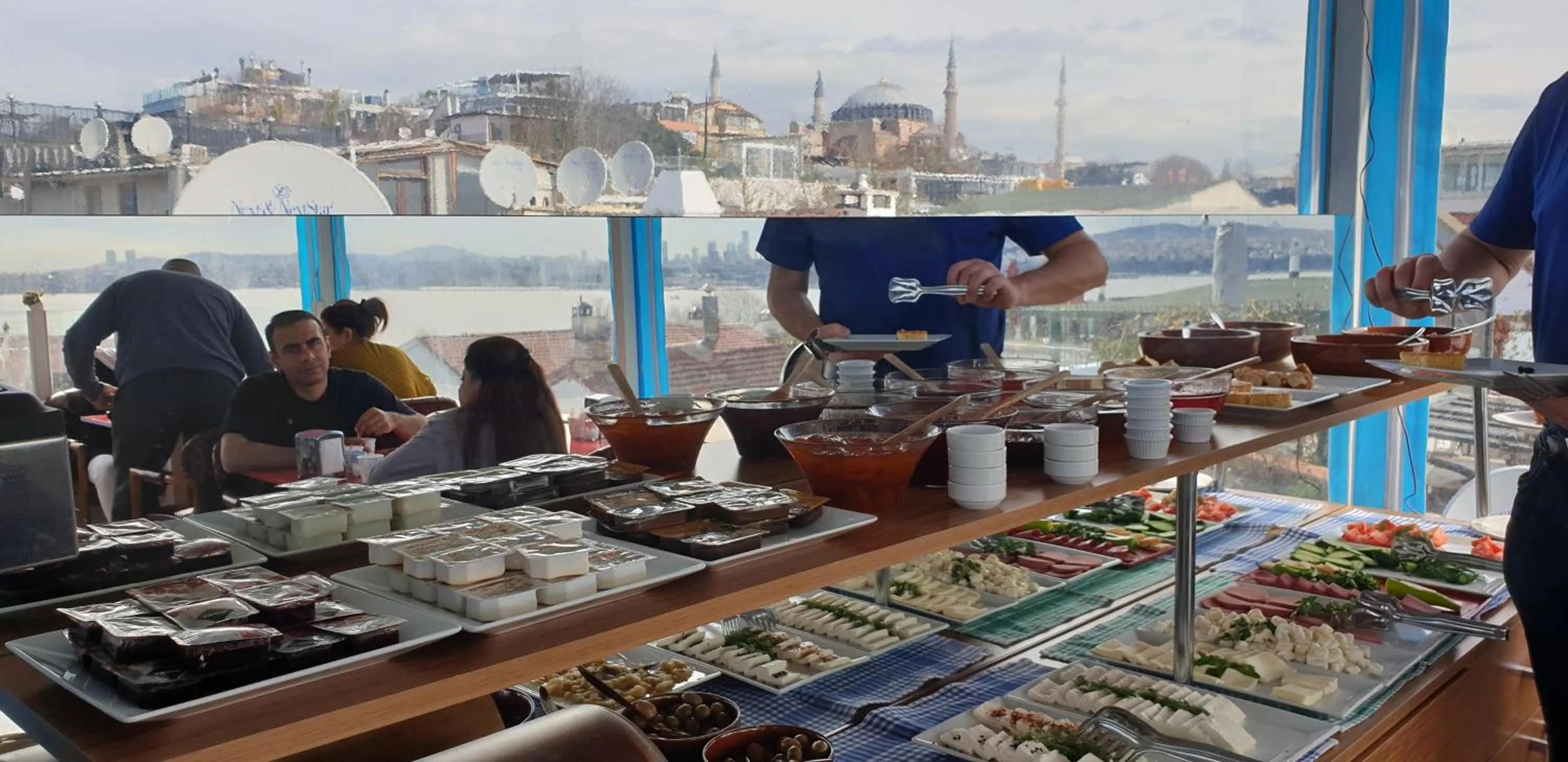 People in Paris Garden Hotel Istanbul