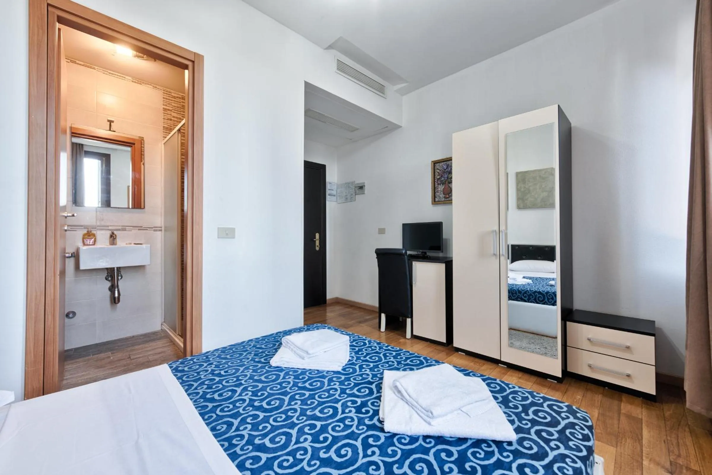 Bedroom, Bed in Hotel Trieste