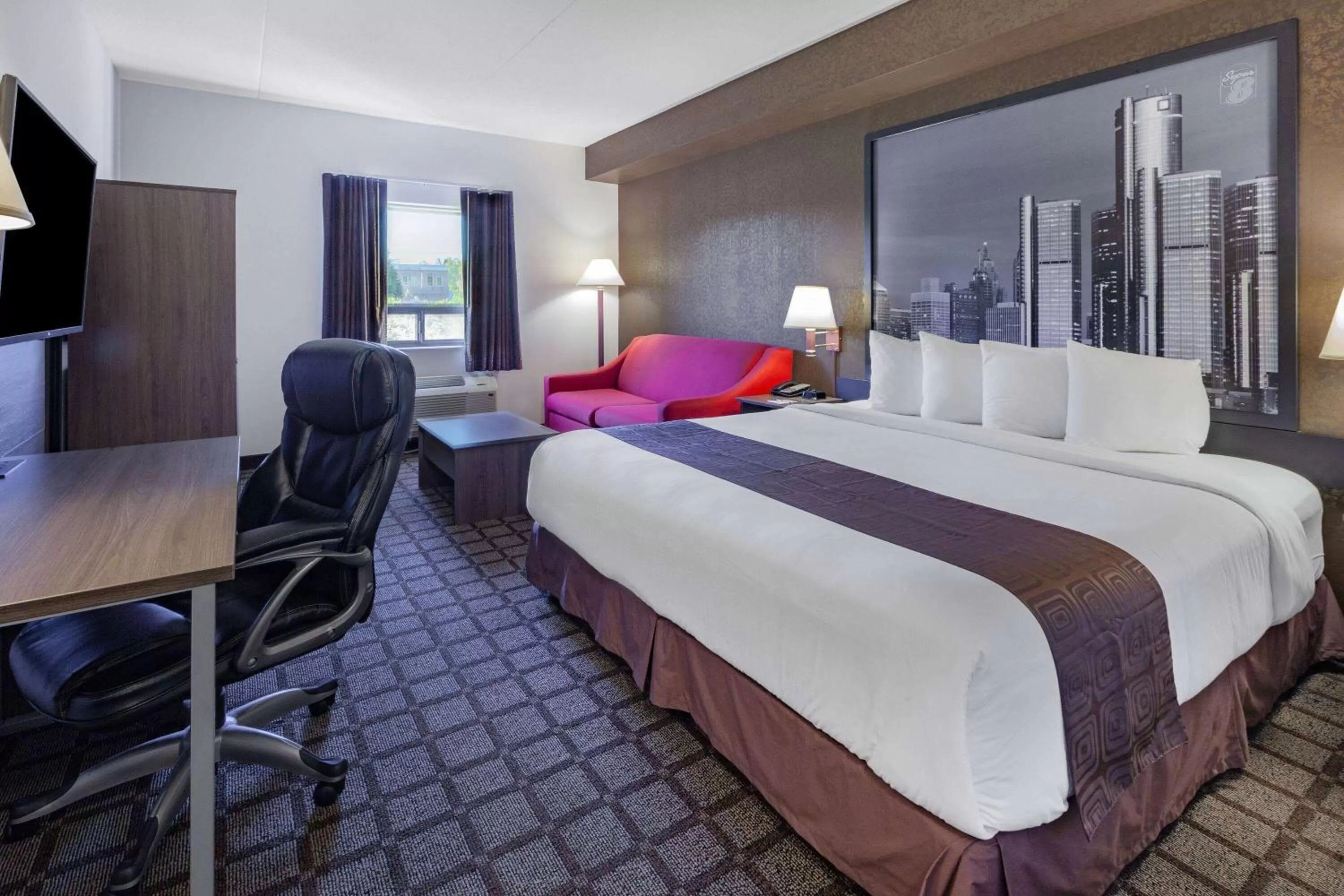 Photo of the whole room, Bed in Super 8 by Wyndham Ambassador Bridge Windsor ON