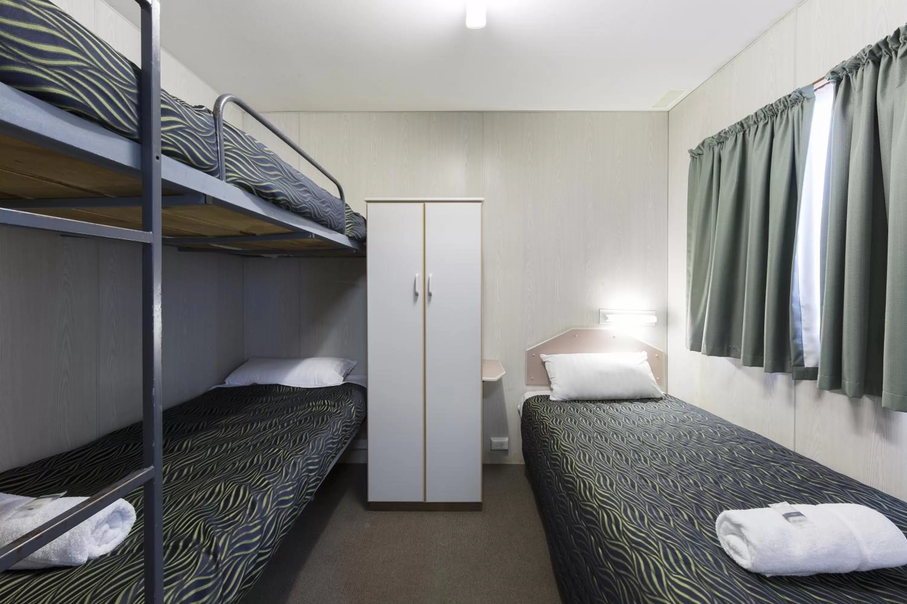 bunk bed, Bed in Alivio Tourist Park Canberra