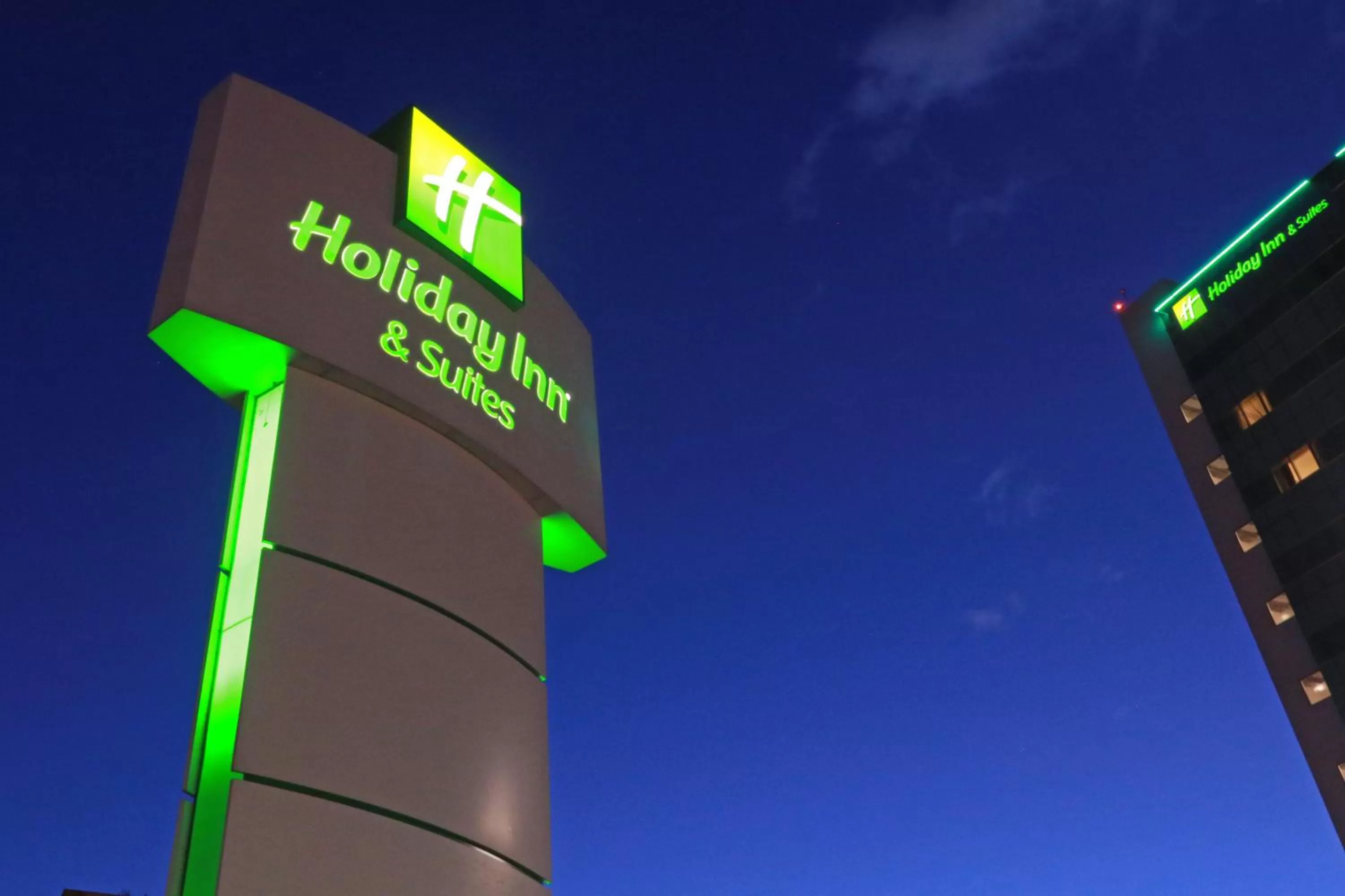 Property building in Holiday Inn & Suites Plaza Mayor by IHG