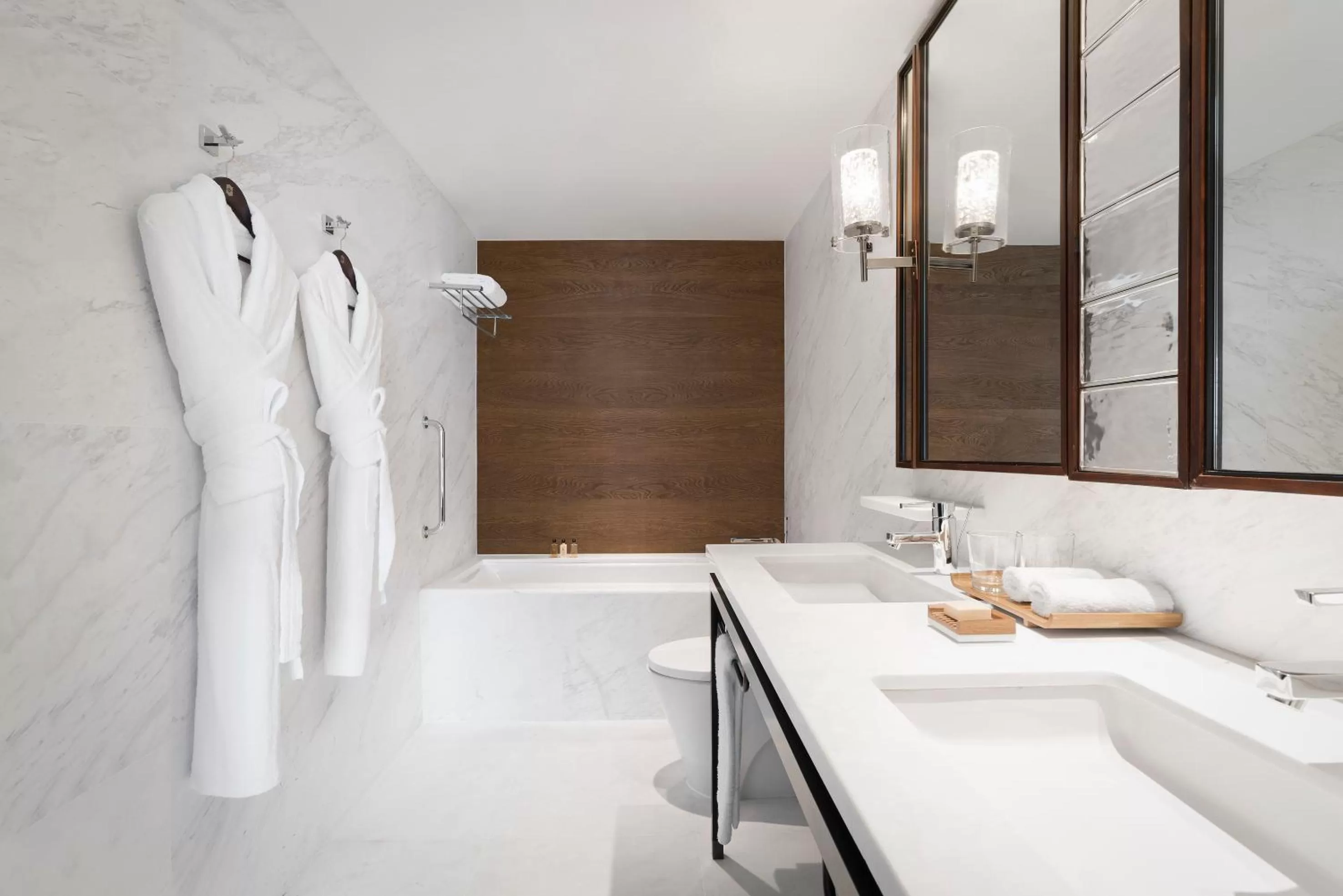 Bed in Shangri-La Singapore