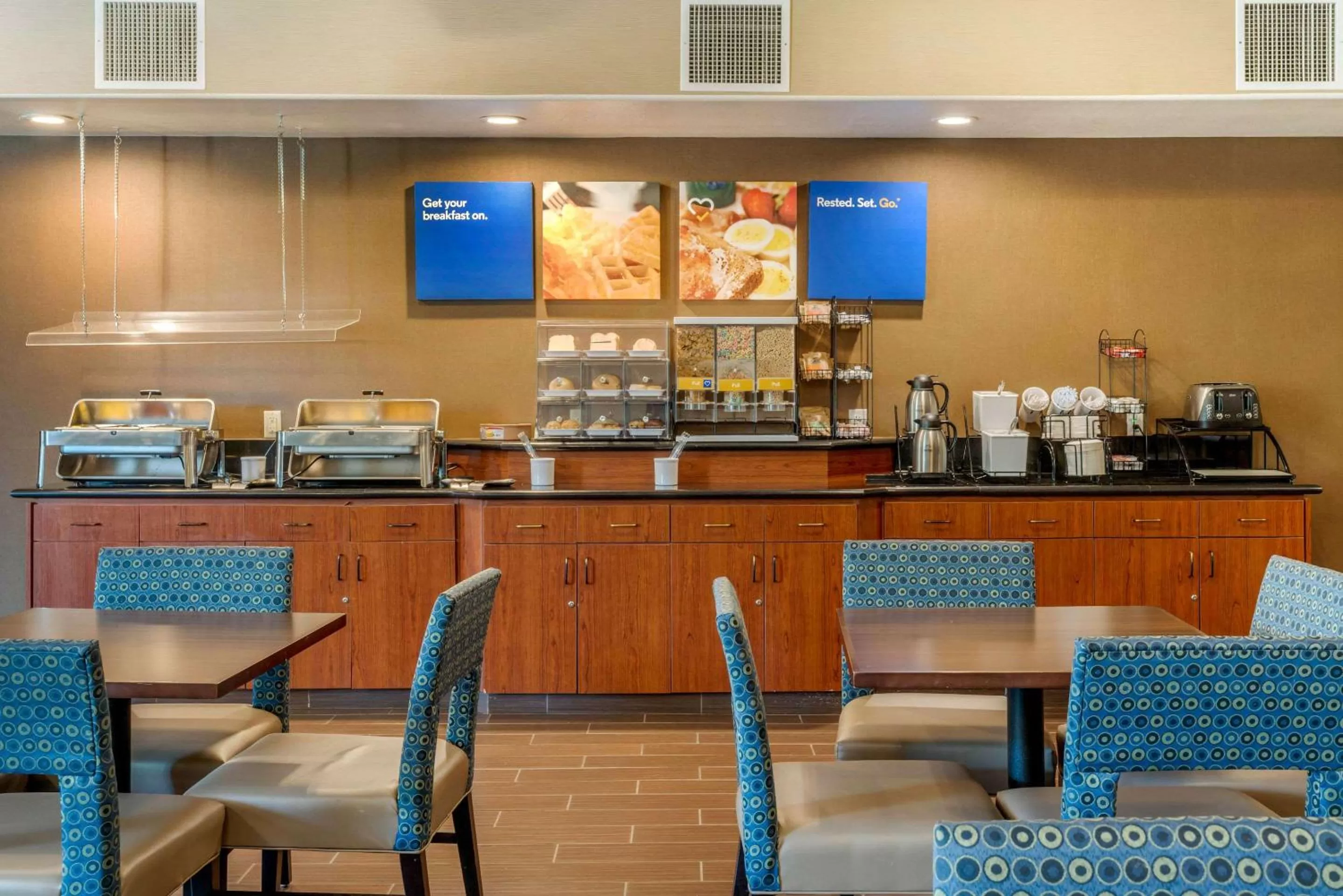 Restaurant/places to eat in Comfort Inn & Suites Galt - Lodi North