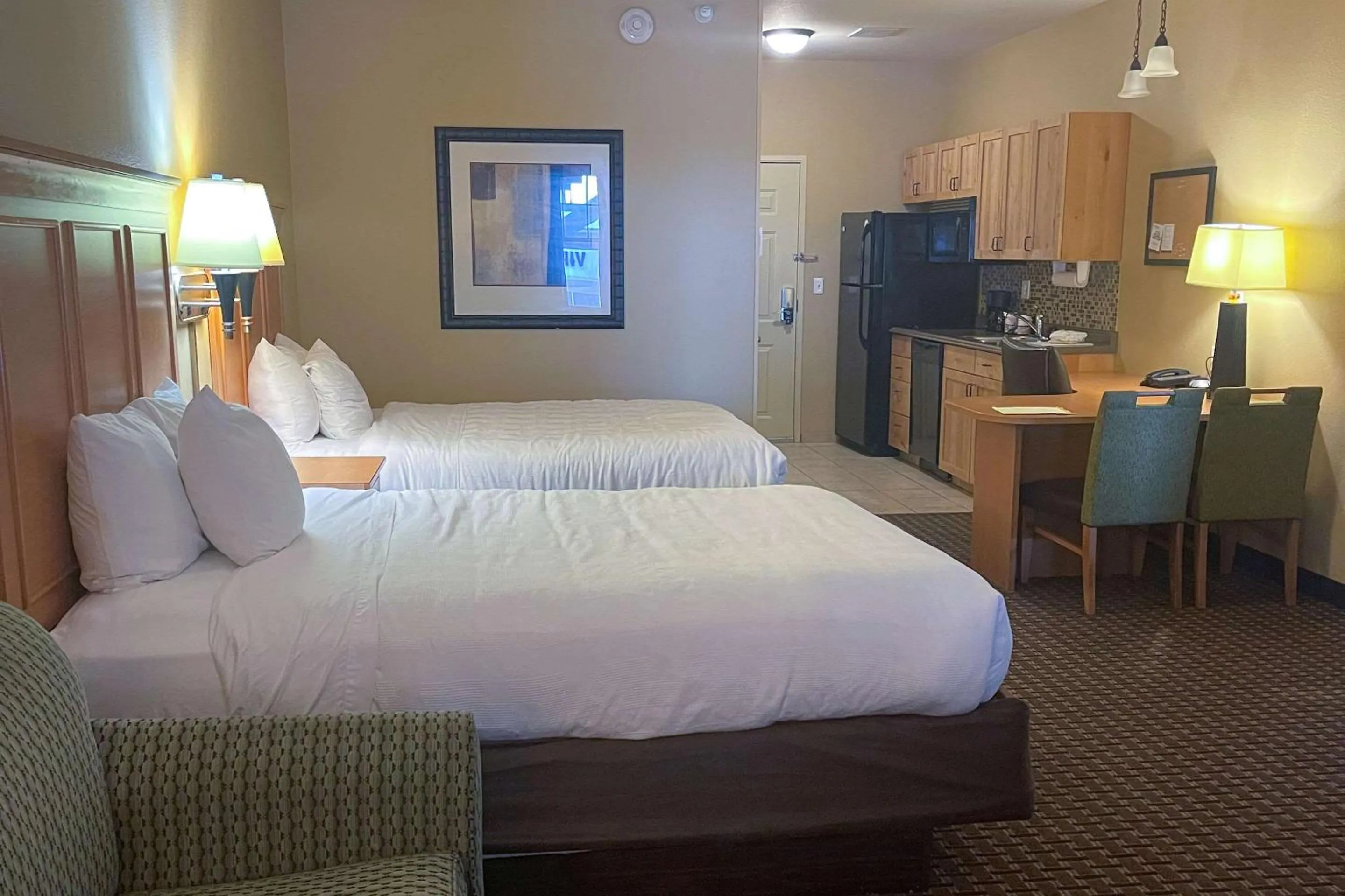 Bedroom, Bed in MainStay Suites Williston