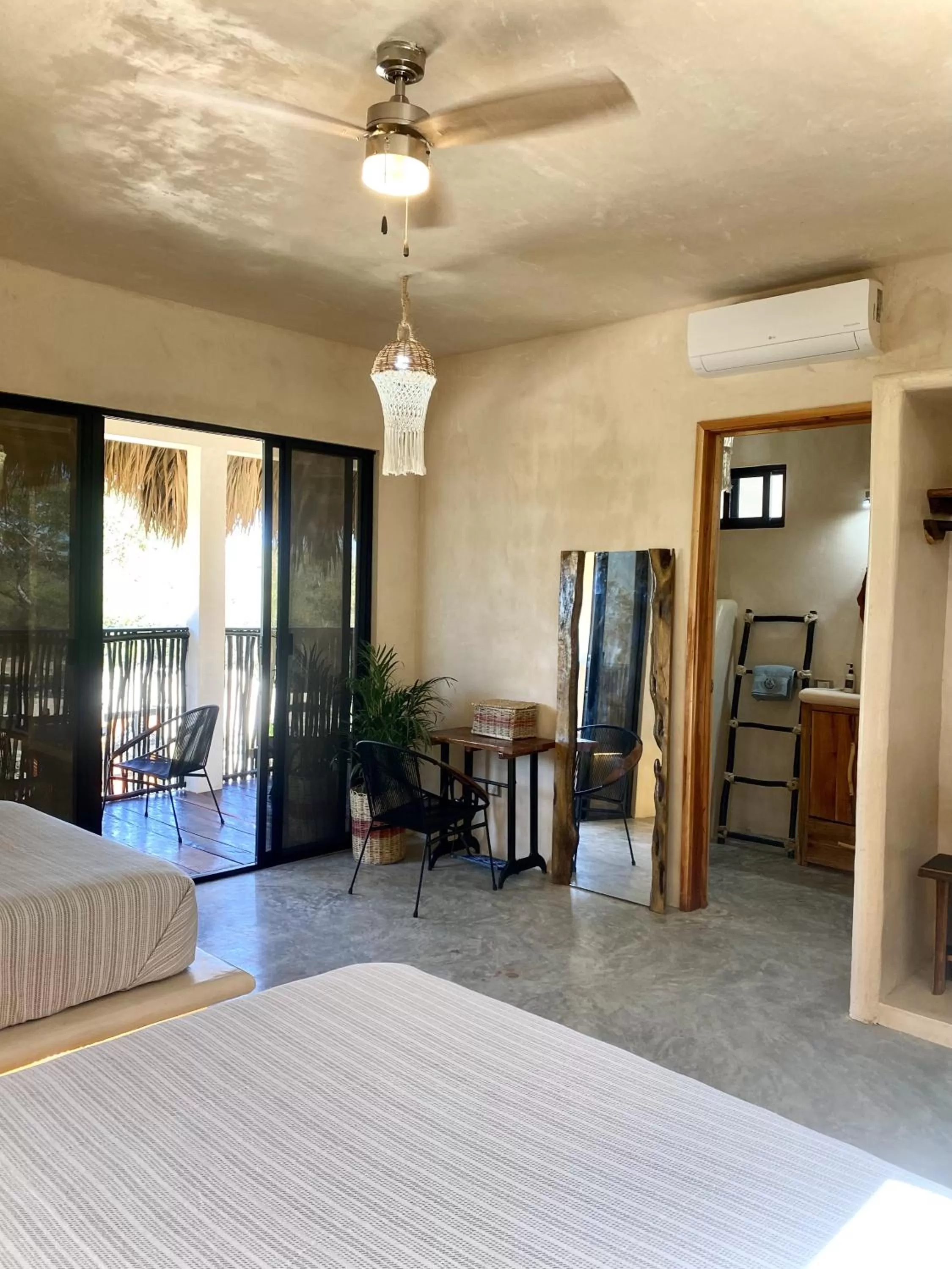 View (from property/room) in RESET ATEMPORAL