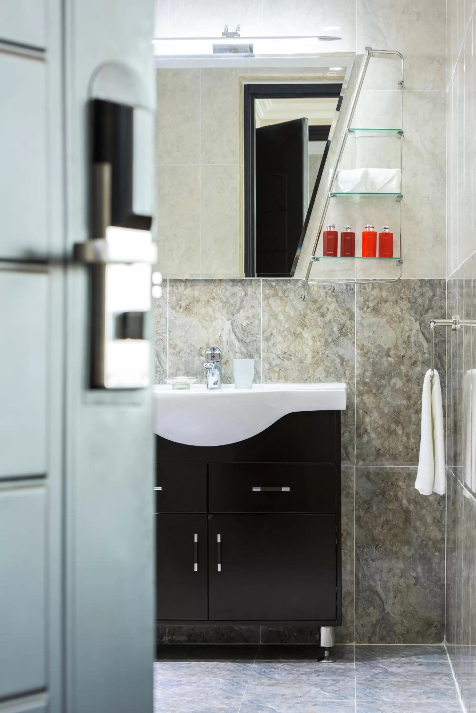 Bathroom in Ezdan Hotel West Bay