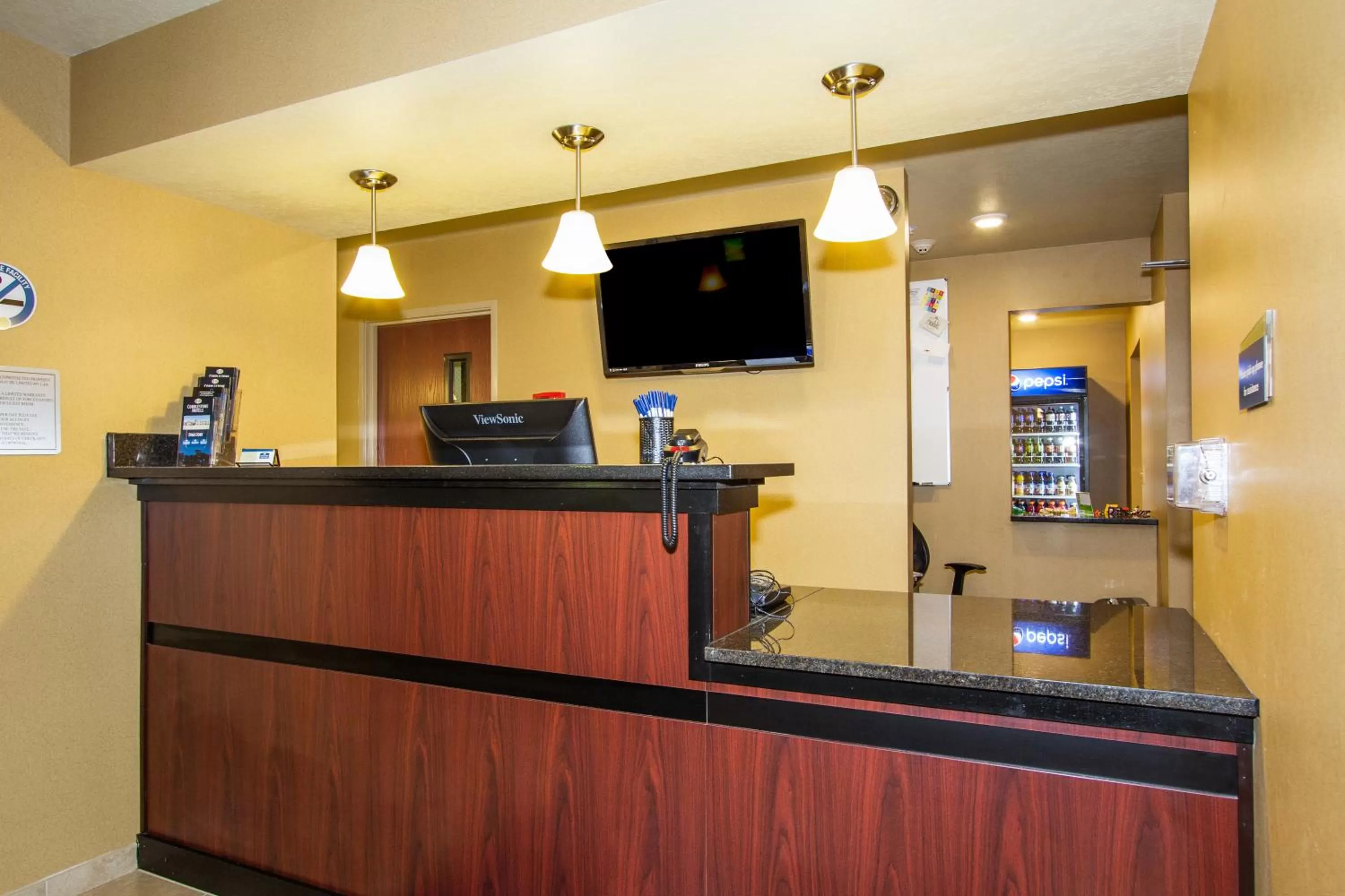 Lobby or reception in Cobblestone Inn & Suites - Corry