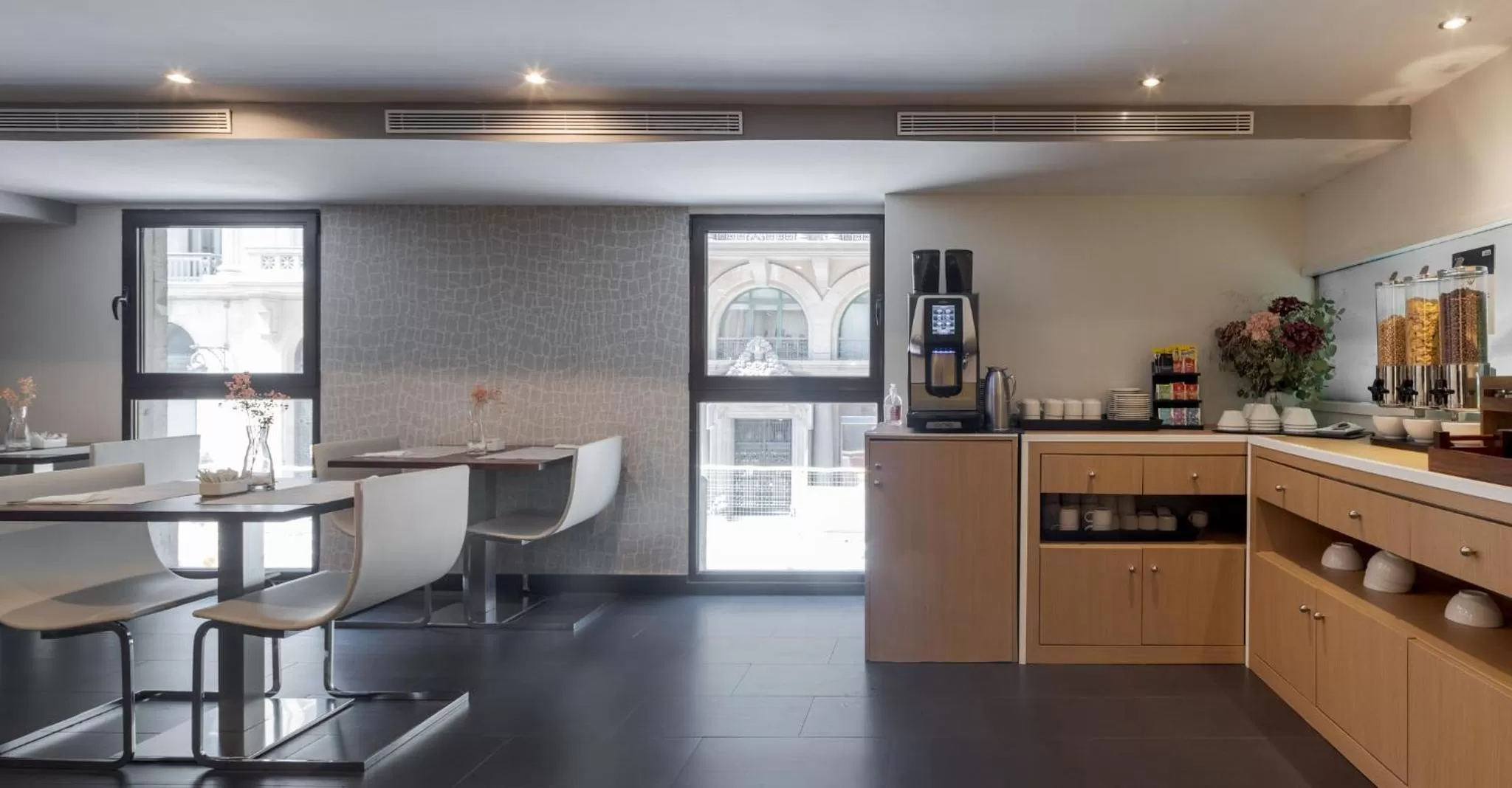 Dining area in Ilunion Almirante