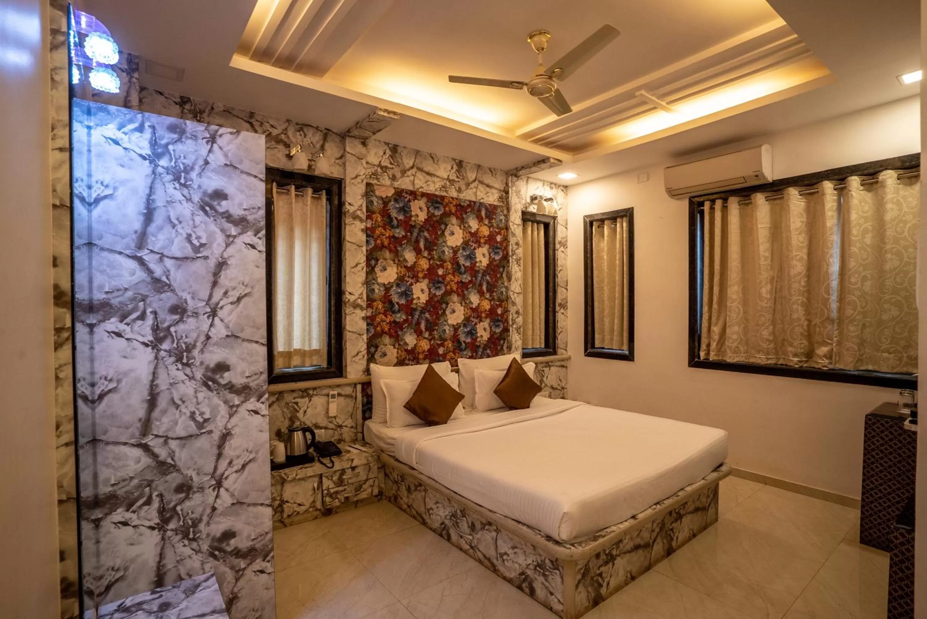 Bed in Jivanta Mahabaleshwar