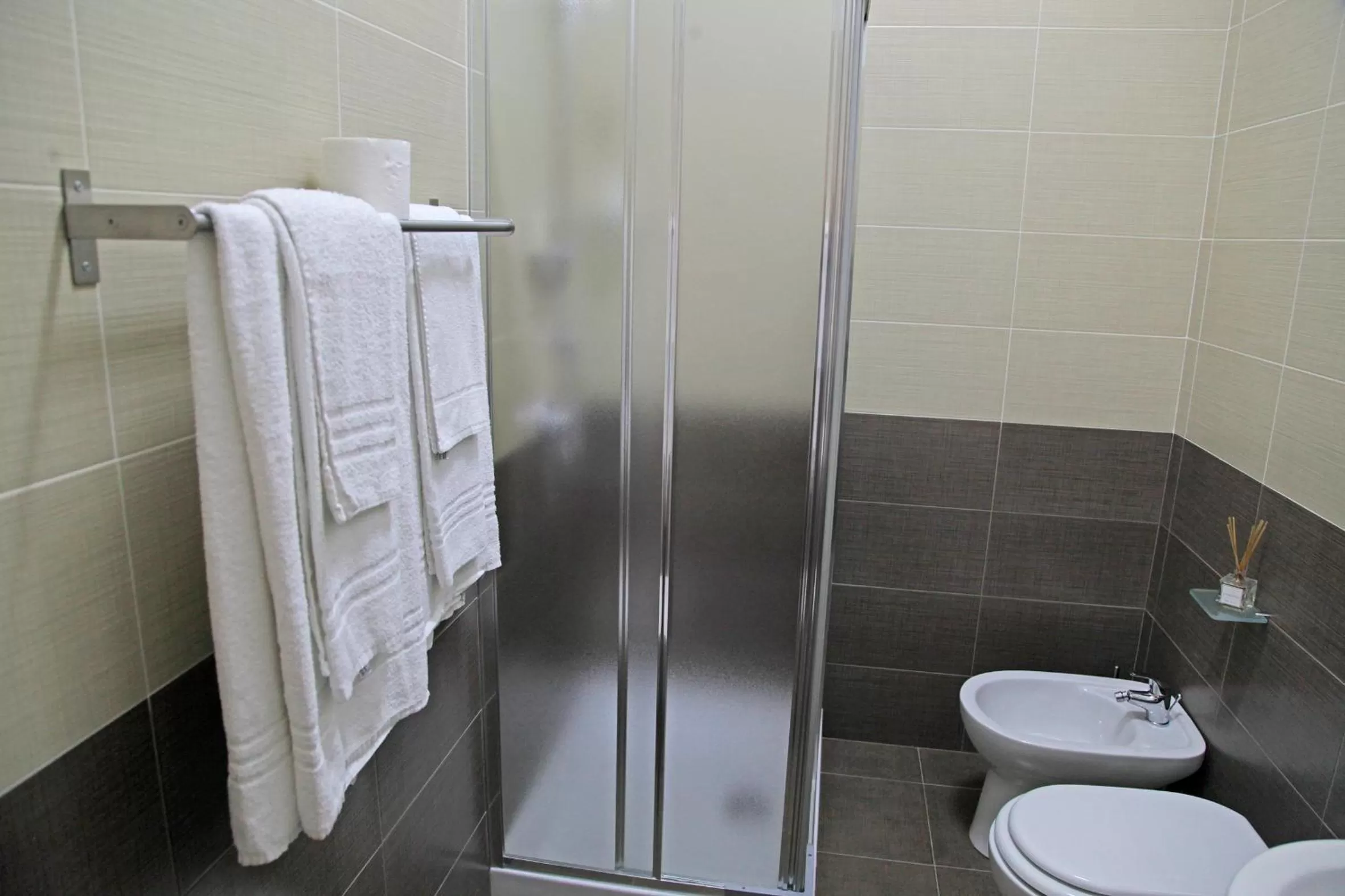 Shower, Bathroom in B&B Partenopeo