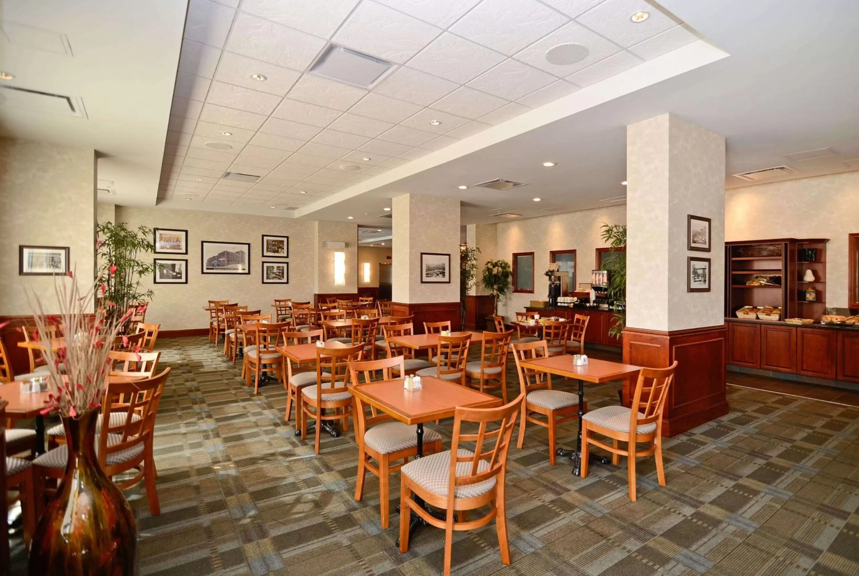 Restaurant/places to eat in Chateau Saint John Trademark Collection by Wyndham