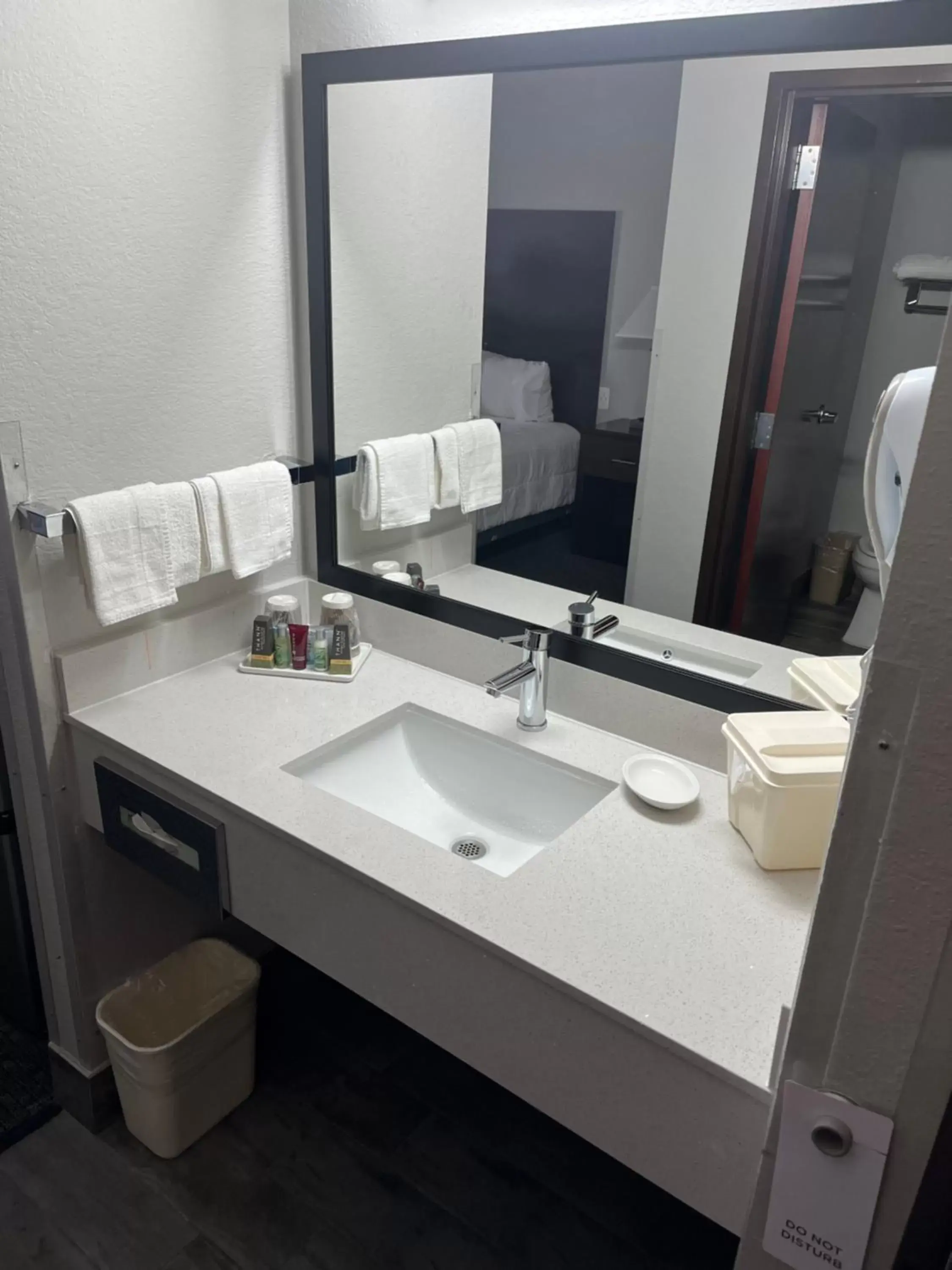 Double Room - Disability Access in Lea County Inn Double Room - Disability Access in Lea County Inn