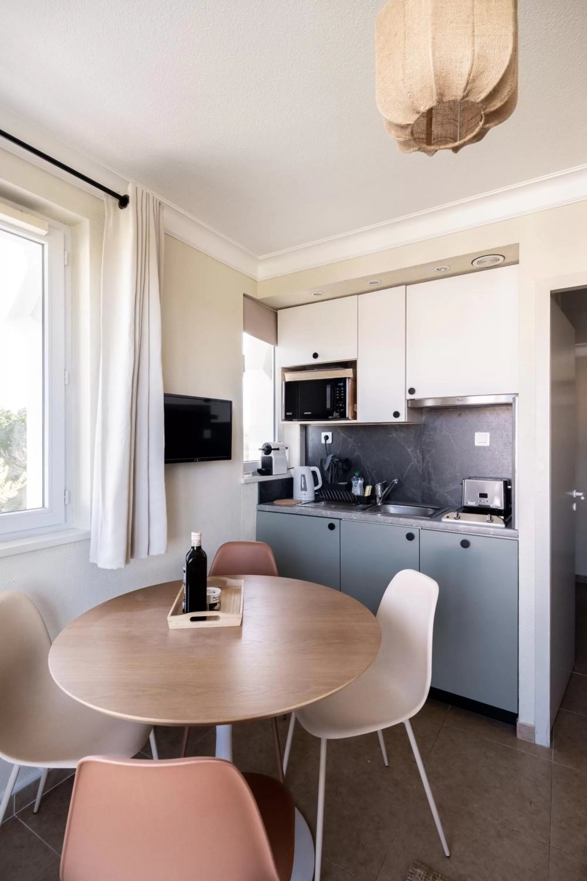 Kitchen/Kitchenette in Résidence Chateau d'Acotz - Avec piscine à 600m des plages à Saint-Jean-de-Luz