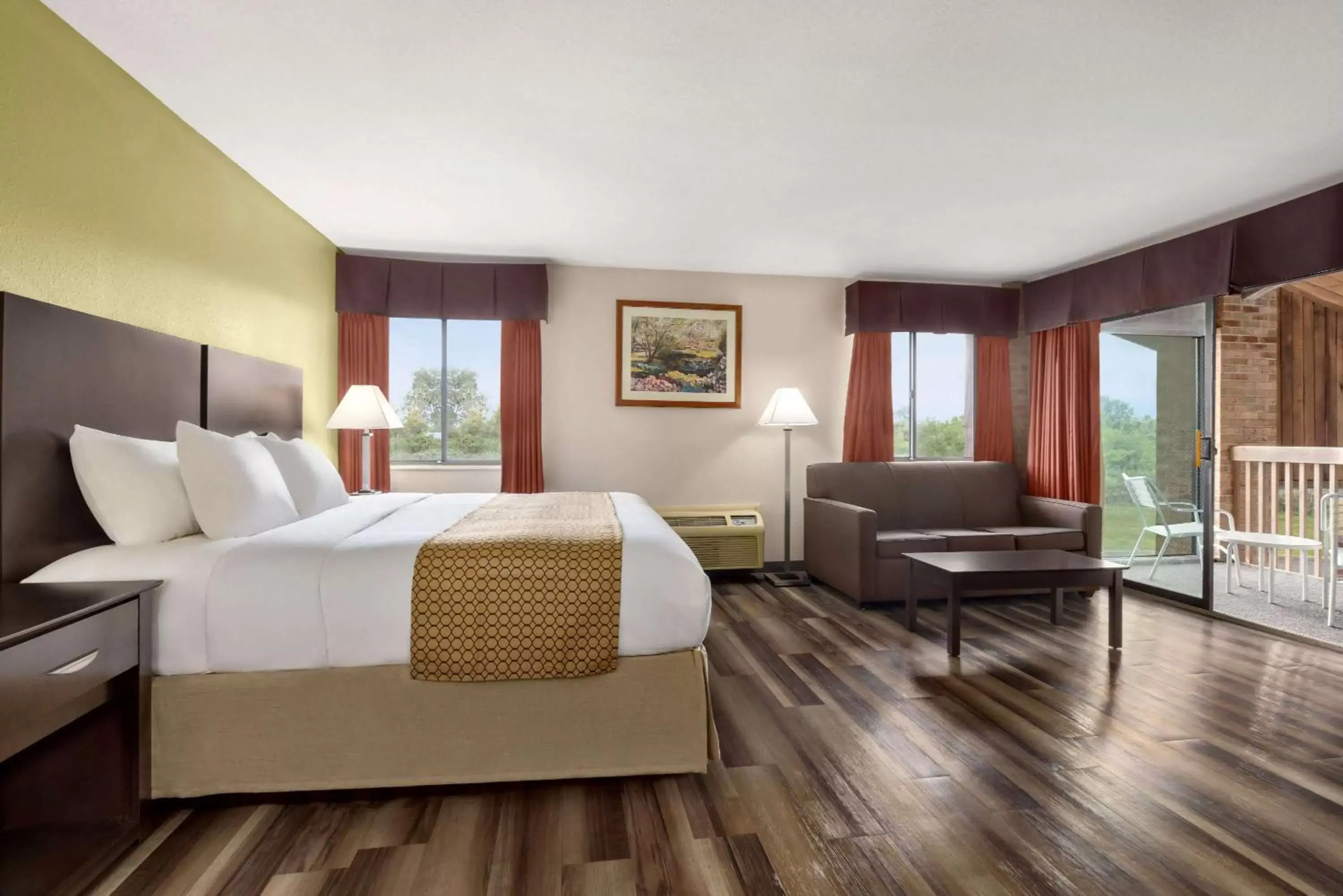 King Studio Suite with Tub - Non-Smoking in Baymont by Wyndham Monroe King Studio Suite with Tub - Non-Smoking in Baymont by Wyndham Monroe