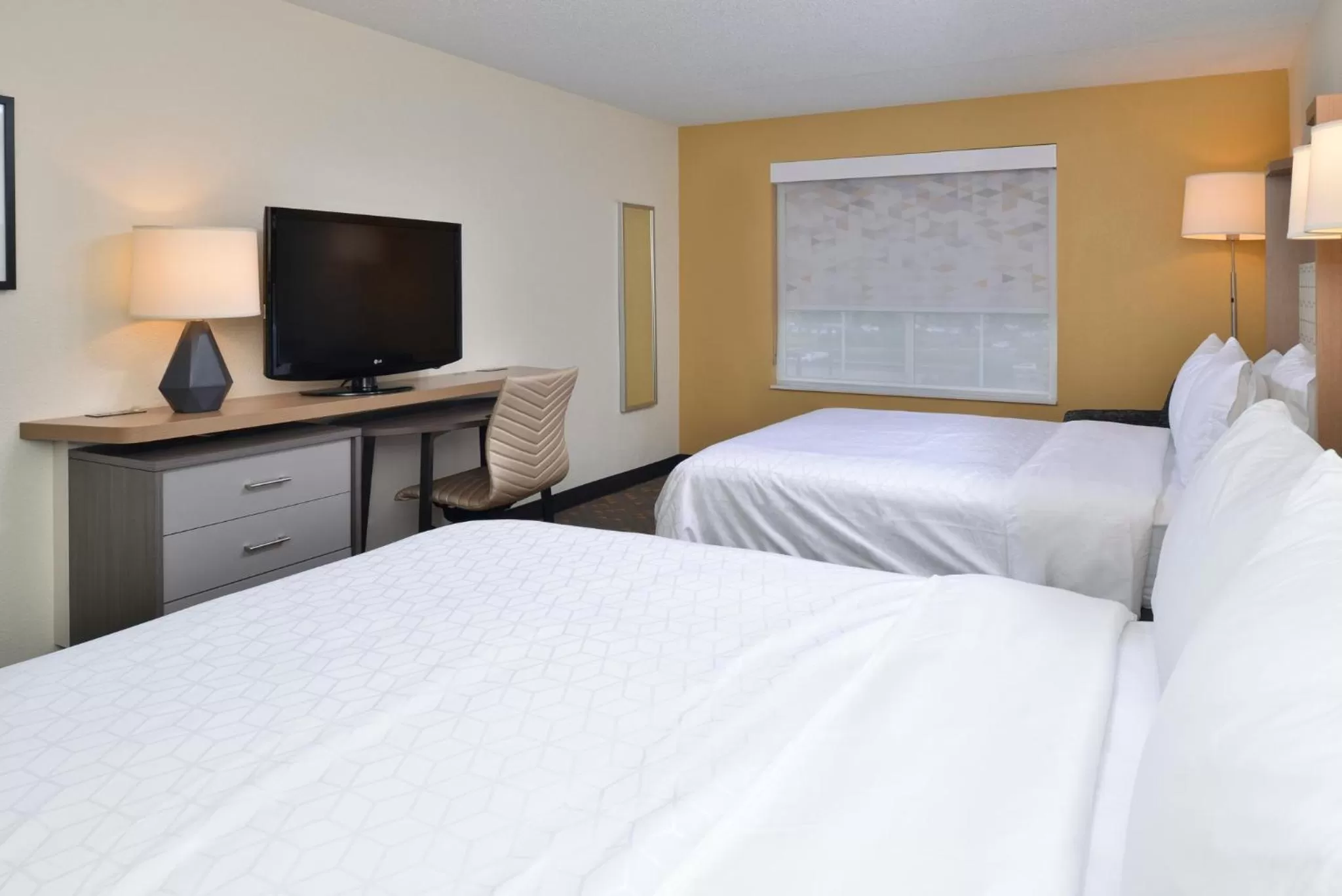 Photo of the whole room, Bed in Holiday Inn Hotel & Suites Overland Park-Convention Center by IHG