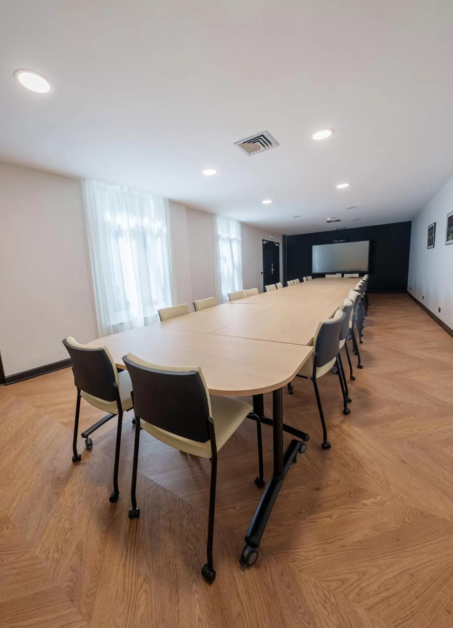 Meeting/conference room in Best Western Plus Le Picardy