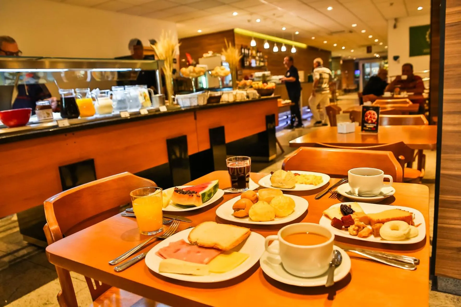 Buffet breakfast in San Diego Express Barro Preto