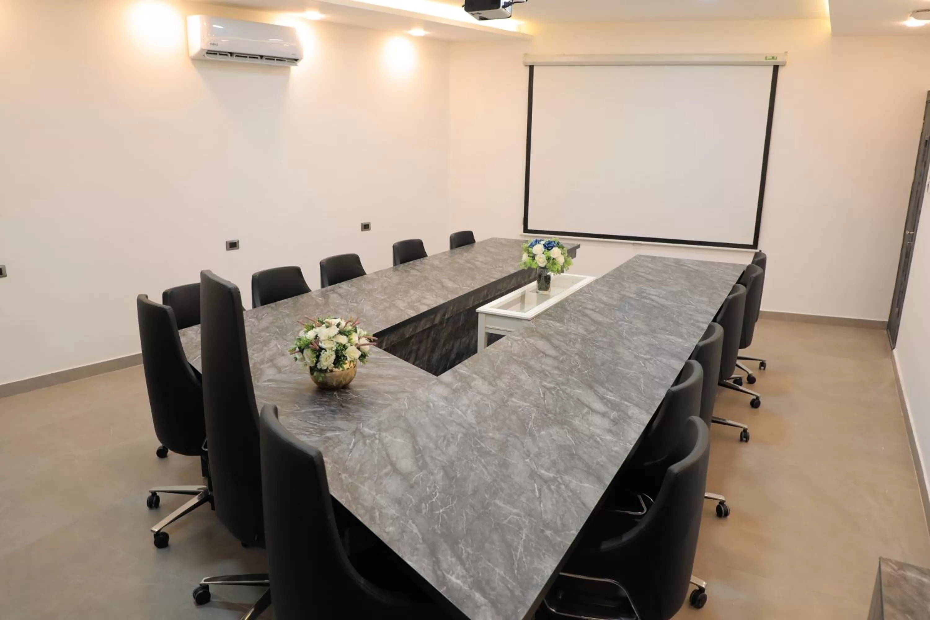 Business facilities in Nishan Hotel