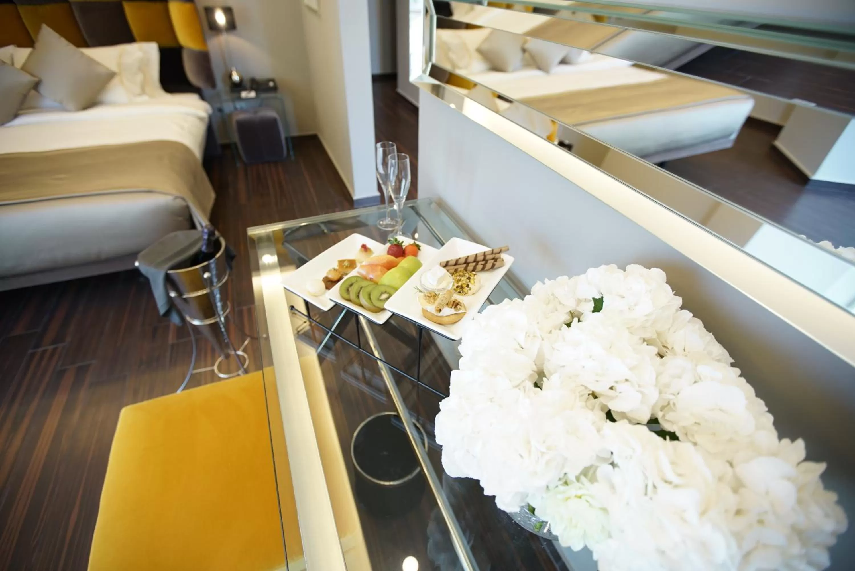 Photo of the whole room, Bed in Royal Tulip Achrafieh