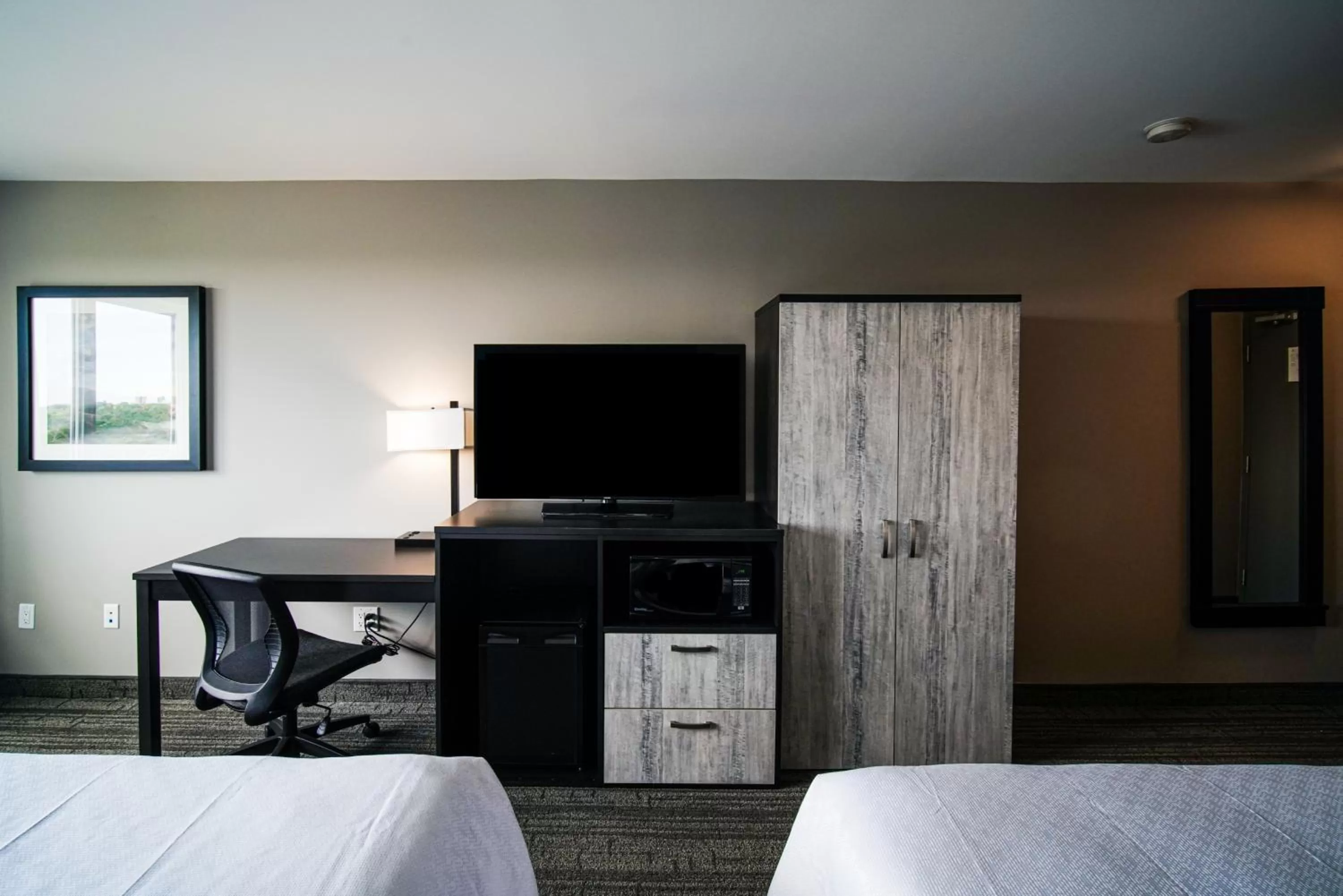 Bedroom, Bed in Best Western Plus Chocolate Lake Hotel - Halifax